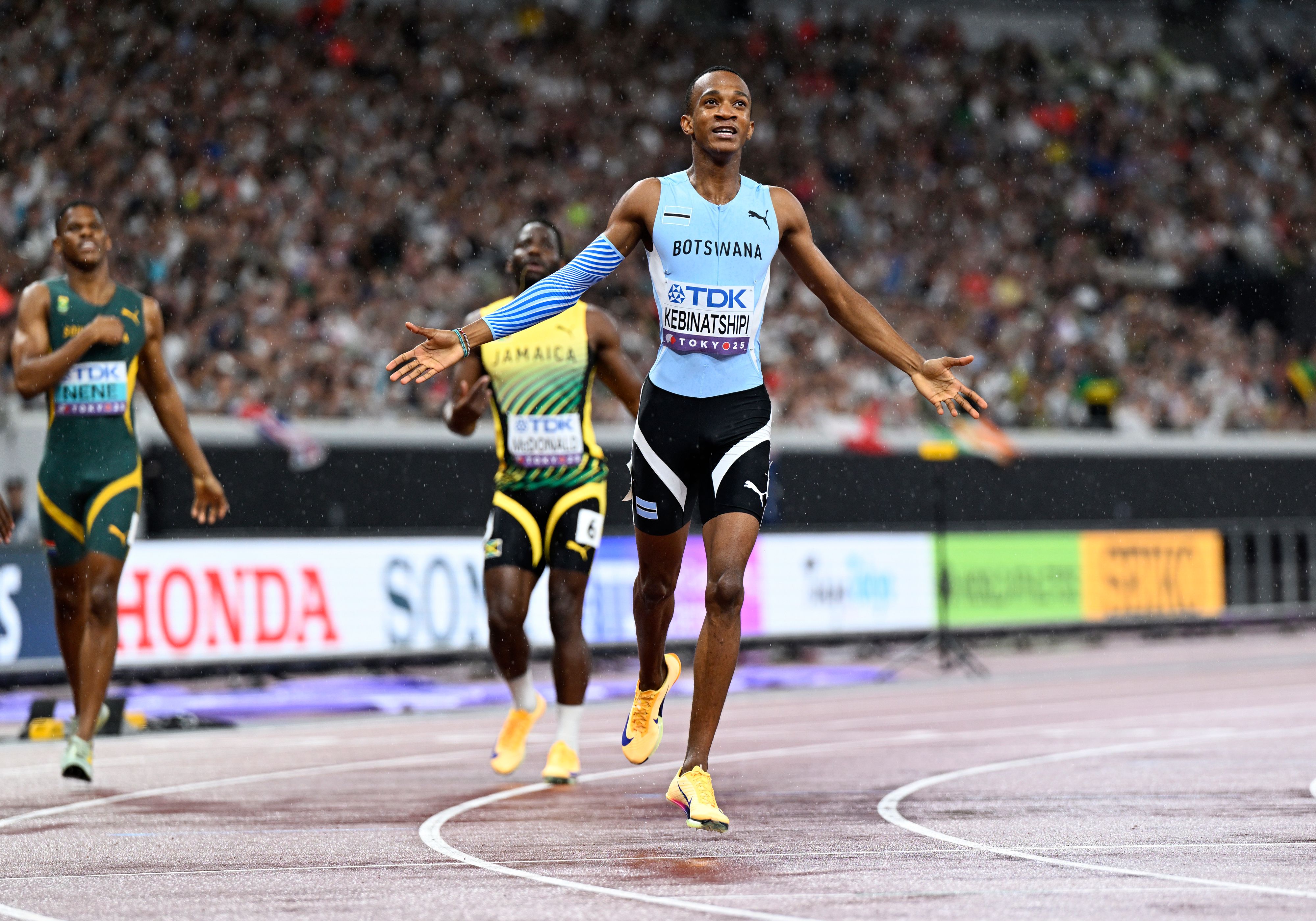 kebinatshipi 400m 2025 tokyo wc night 6   jeff cohen photo  6083 copy.jpg