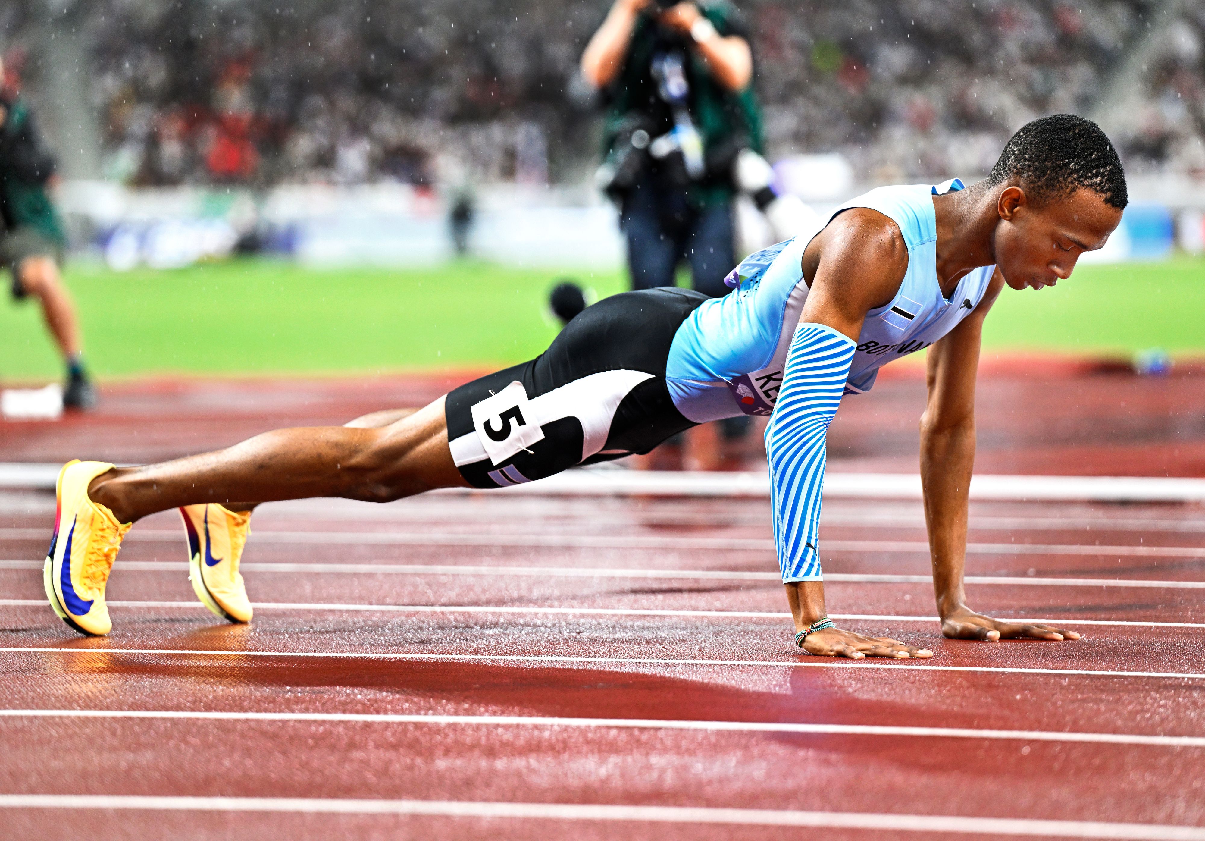 kebinatshipi 400m 2025 tokyo wc night 6   jeff cohen photo  6204 copy.jpg