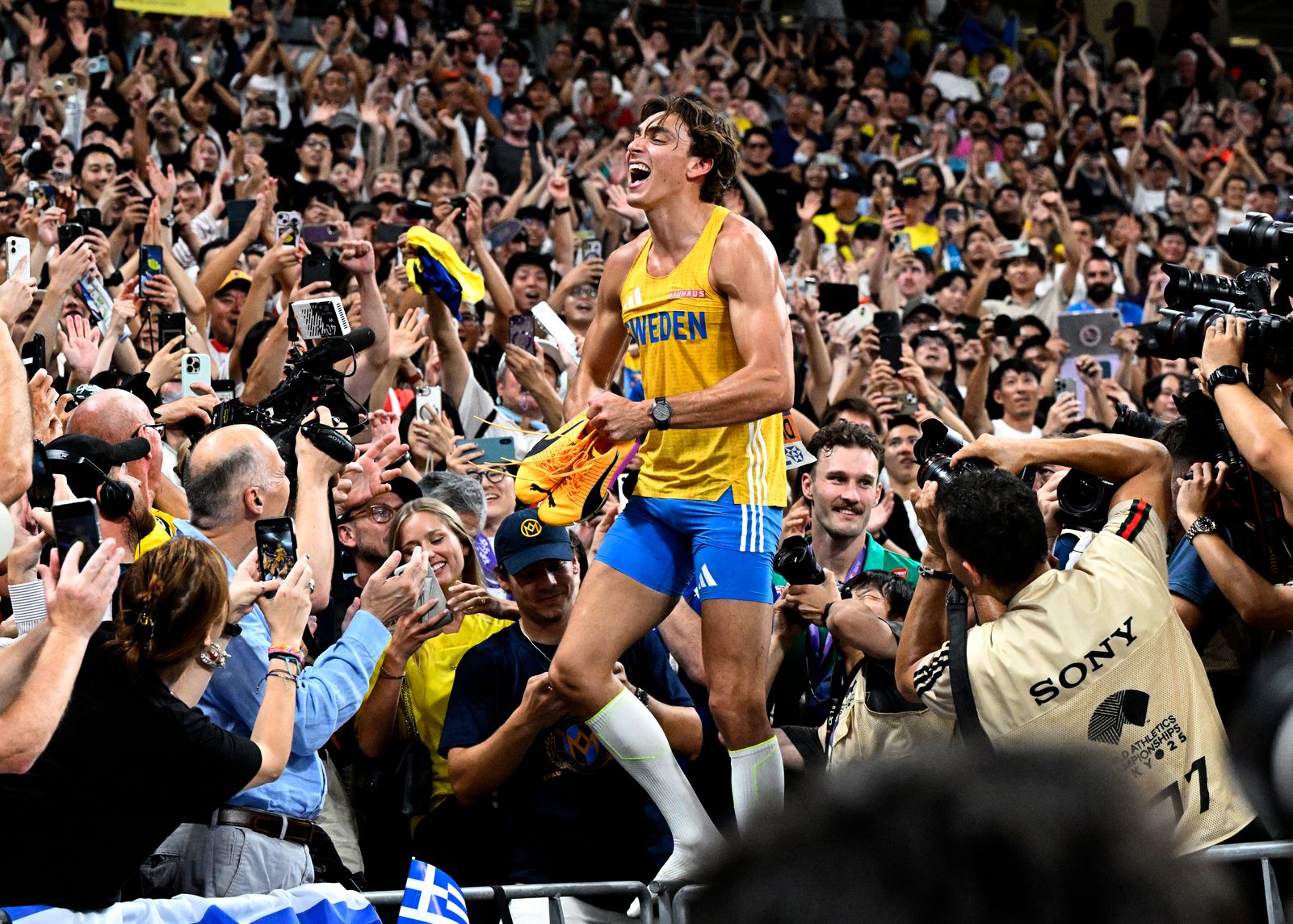 Mondo Duplantis, pole Vault World record celebration. Tokyo World Championships  2025.