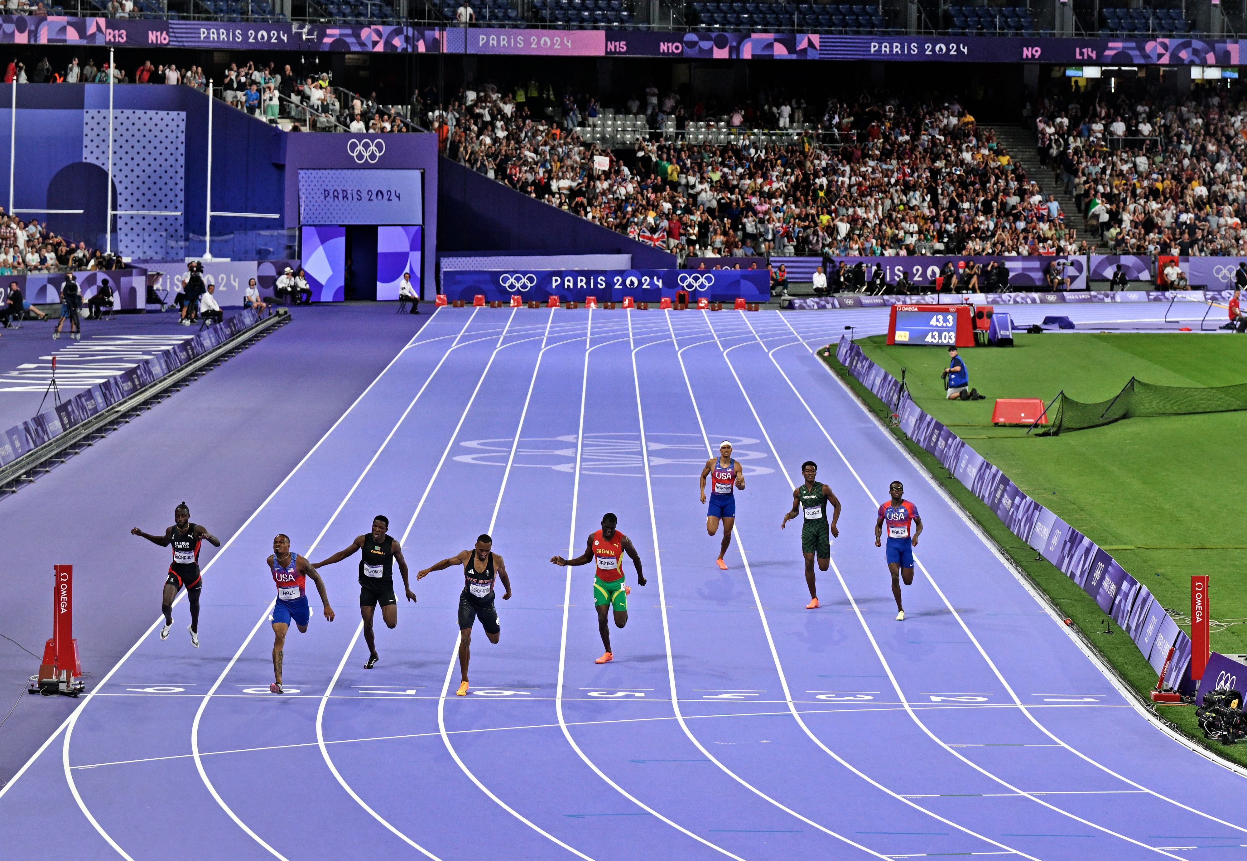 hall 400m 2024 Paris Oly track 6 night  jeff cohen photo  984 copy.jpg