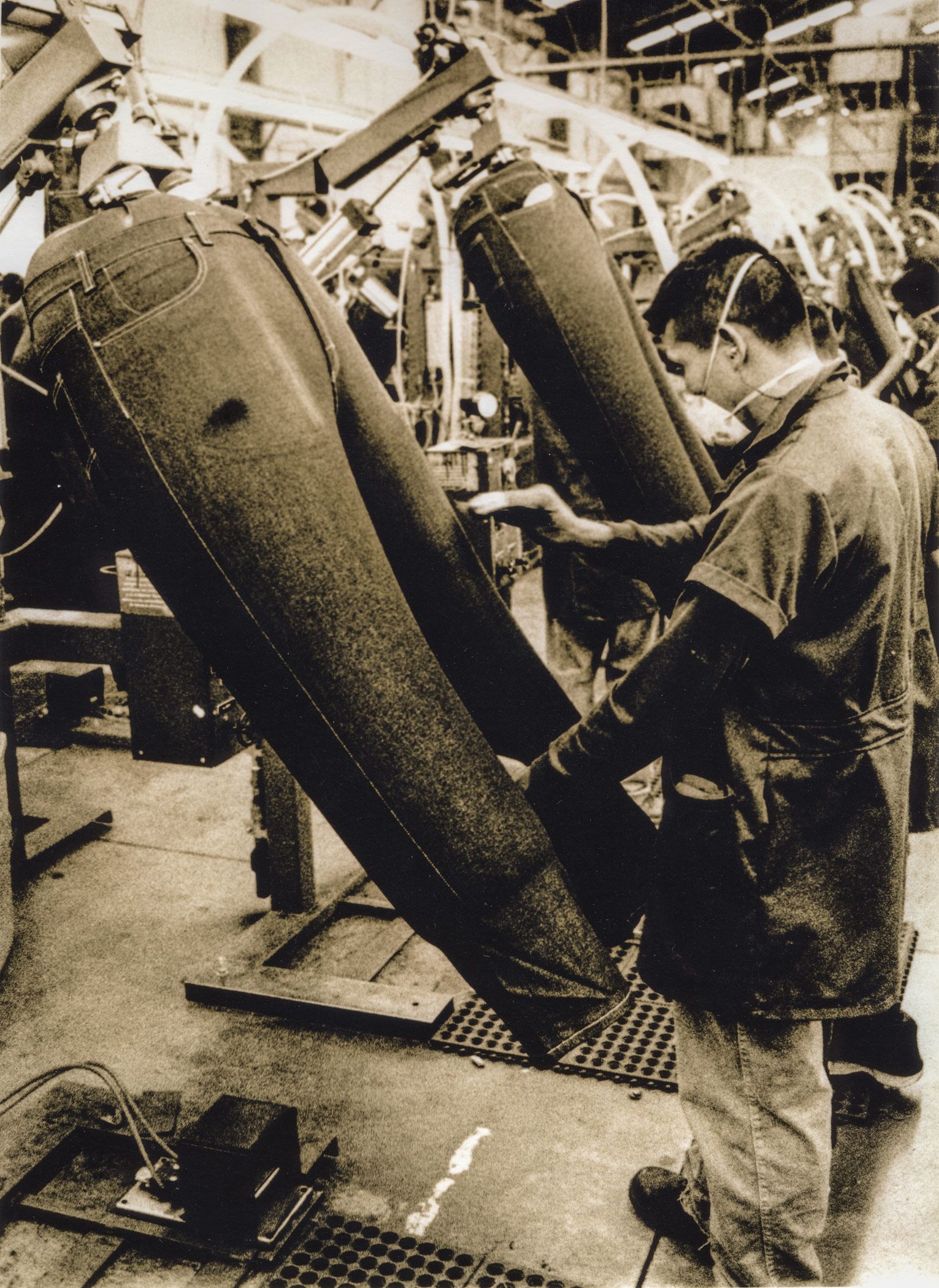 Hand FInishing Denim - Guatemala Factory