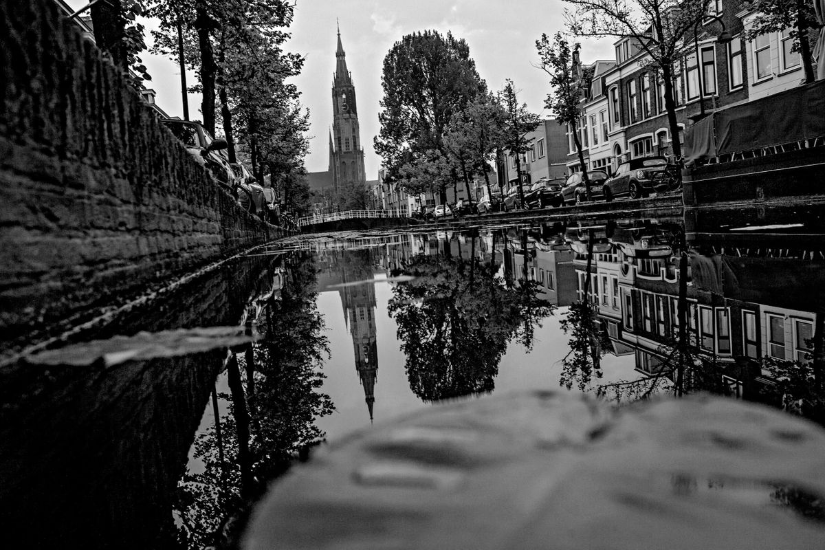 Canal & Nieuwe Kerk (New Church). Delft, Netherlands