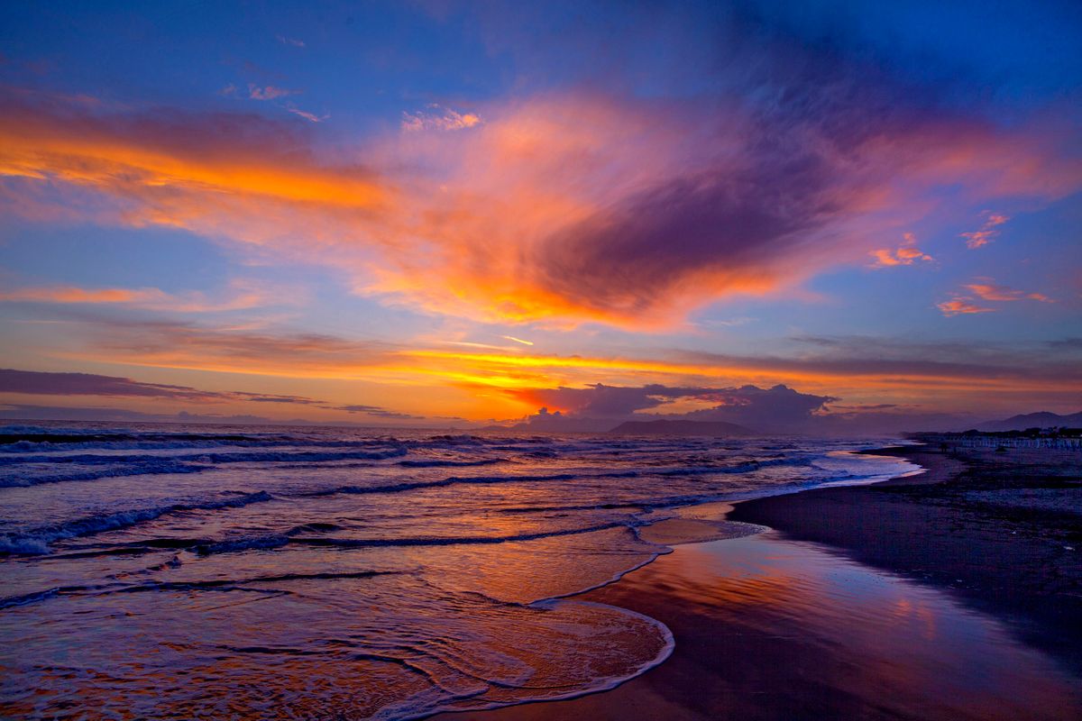 Sunset. Forte Dei Marmi, Italy