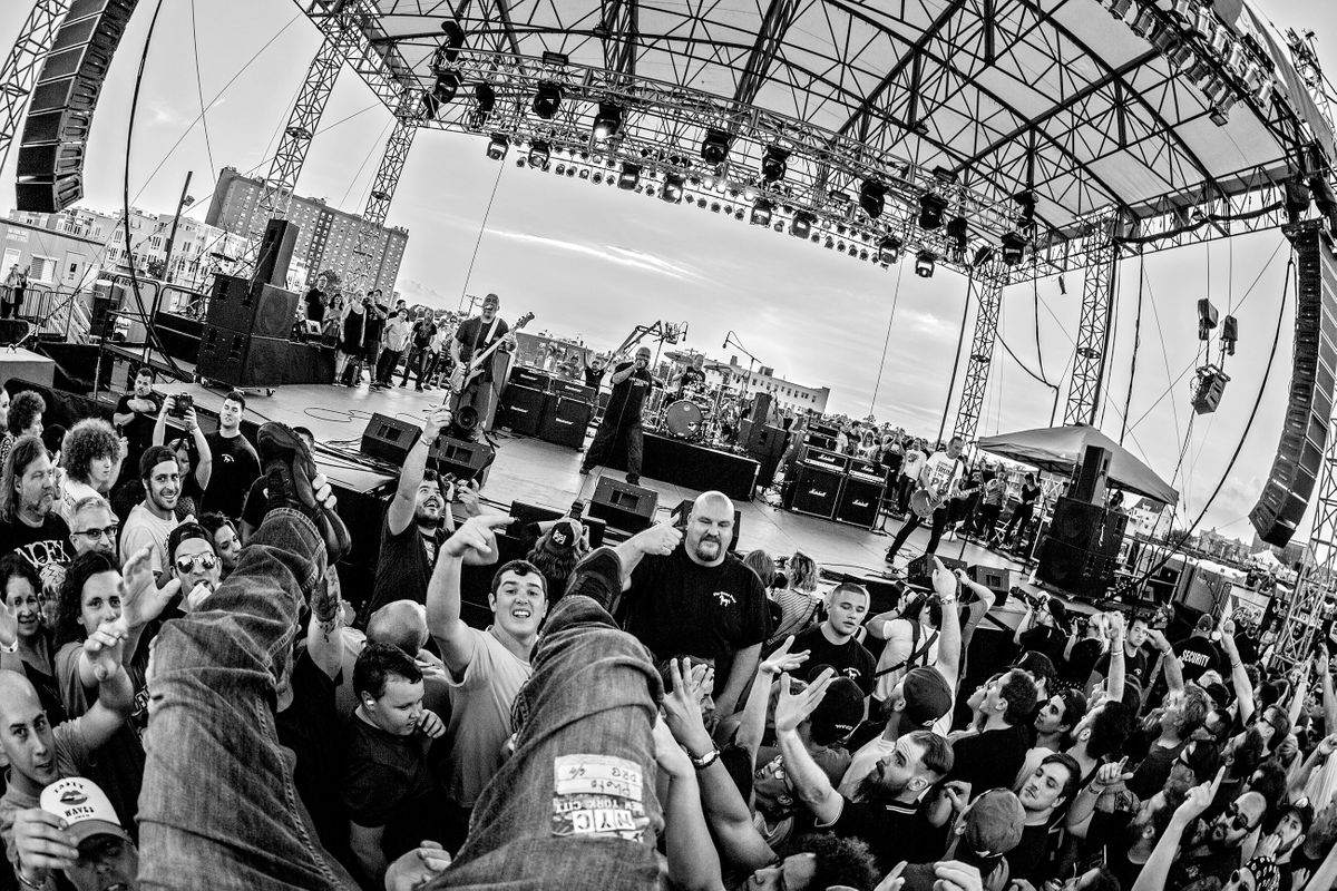 Me Crowd Surfing, Dag Nasty