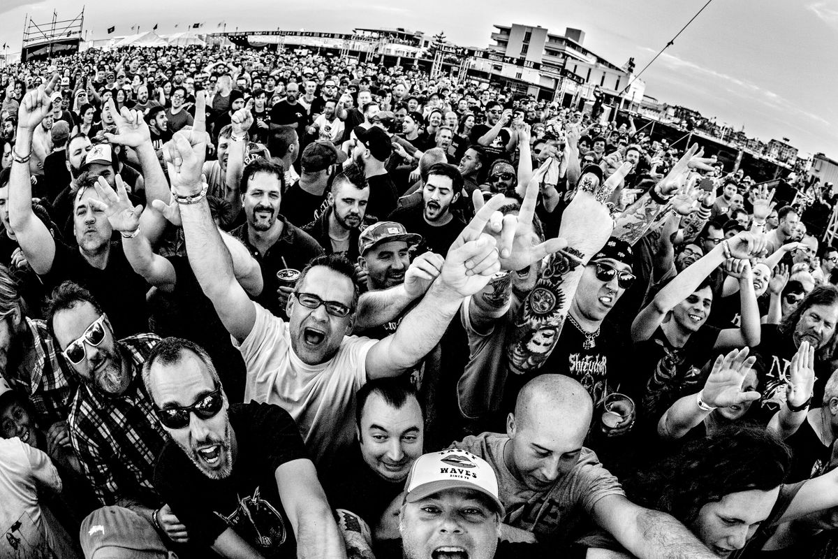 Me Crowd Surfing, Dag Nasty