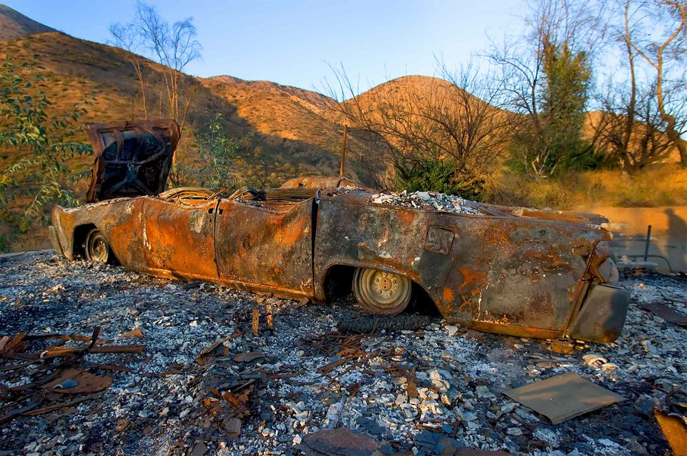 Suicide Lincoln car destroyed in California wildfire somewhere near San Bernardino