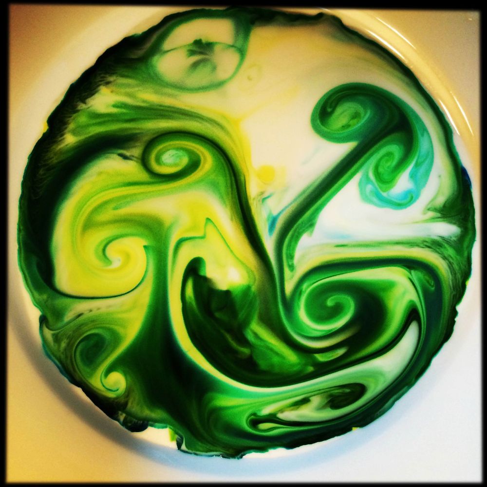 Green food coloring in milk nice pattern