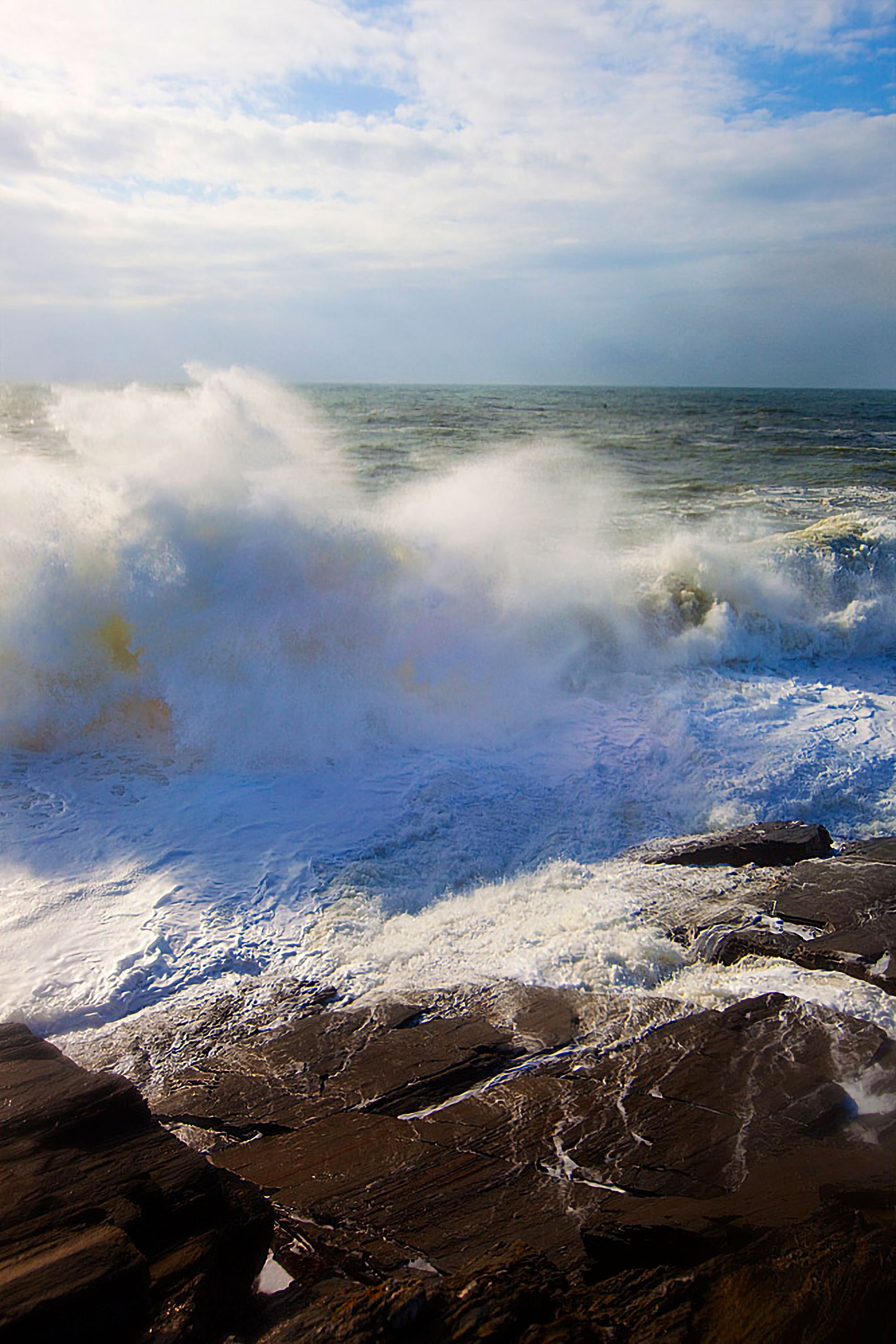 Surf crashing Ho‘okipa north short Maui Hawqai Hookipa