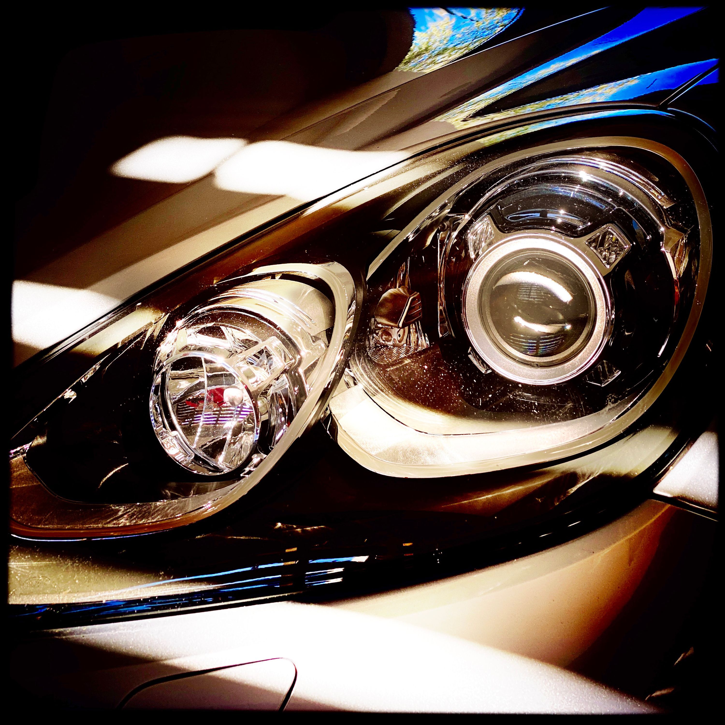 Detail of aPorsche Cayenne headlight 