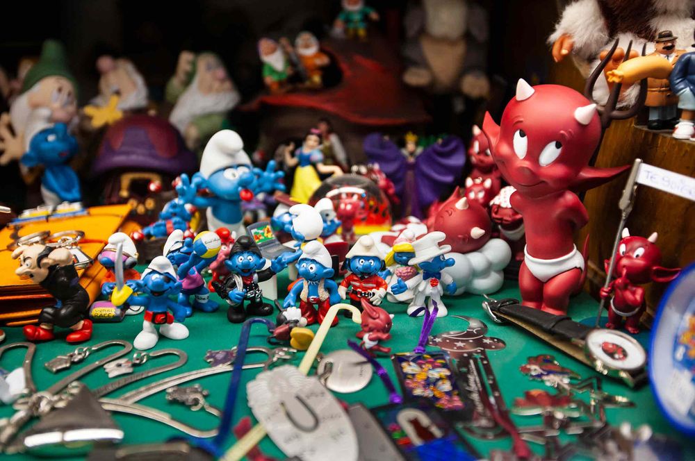 Shop window in Paris France Smurf  loving capital of the world Smurfette  Papa Smurf  Hefty Smurf Brainy Smurf Grouchy Smurf Clumsy Smurf Greedy Smurf Jokey Smurf Chef Smurf Vanity Smurf Grandpa Smurf Baby  Gargamel Azrael Hogatha  Chlorhydris Balthazar