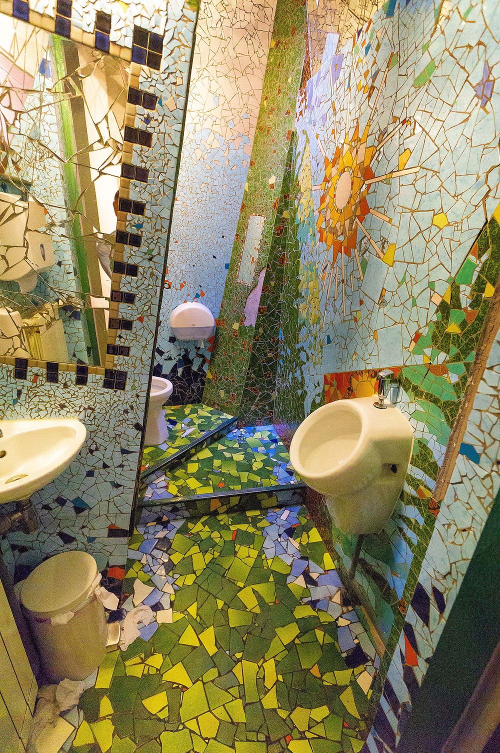 Groovy tiled bathroom photo