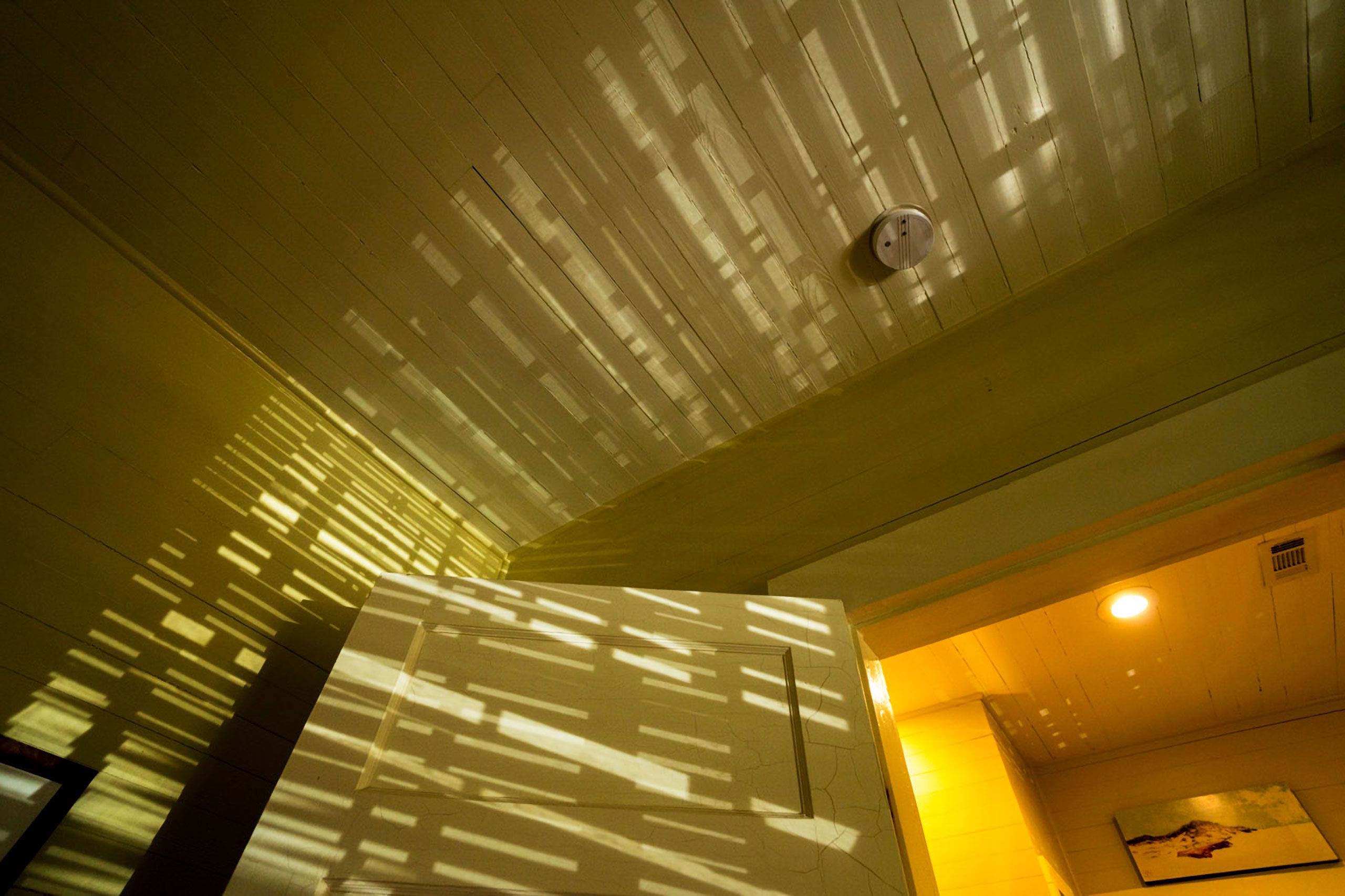 light on wall and ceiling via Venetian blinds Santa Rosa Beach Florida