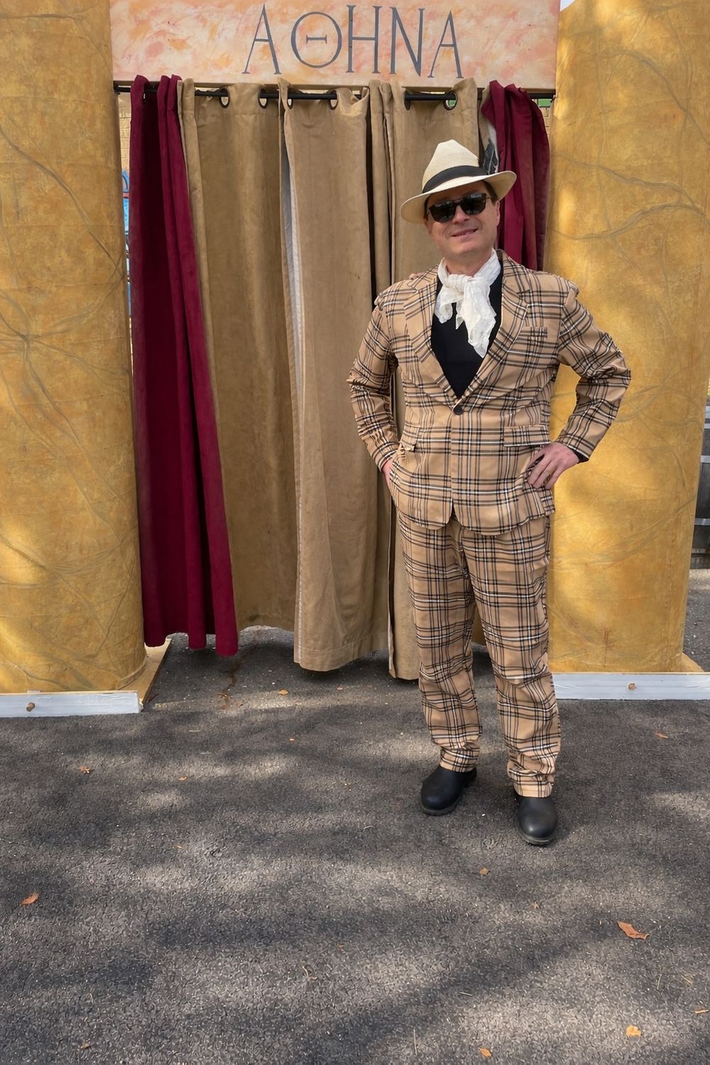 Luis Araquistain as Theseus