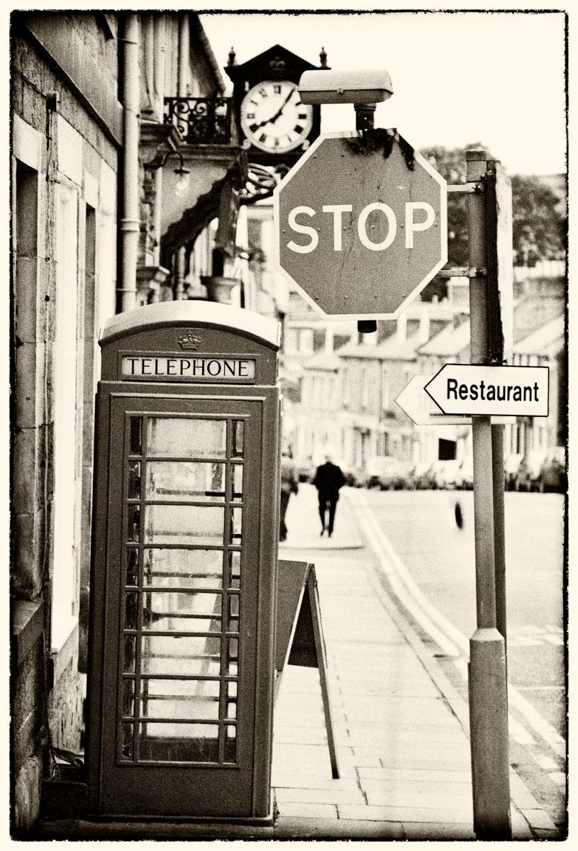 1telephoneboothmelrosescotlandb_wtnt.jpg