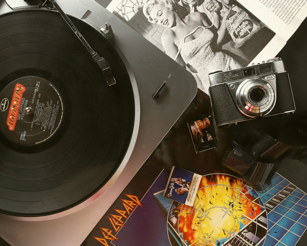 def-leppard-vinyl-record-collection.jpg