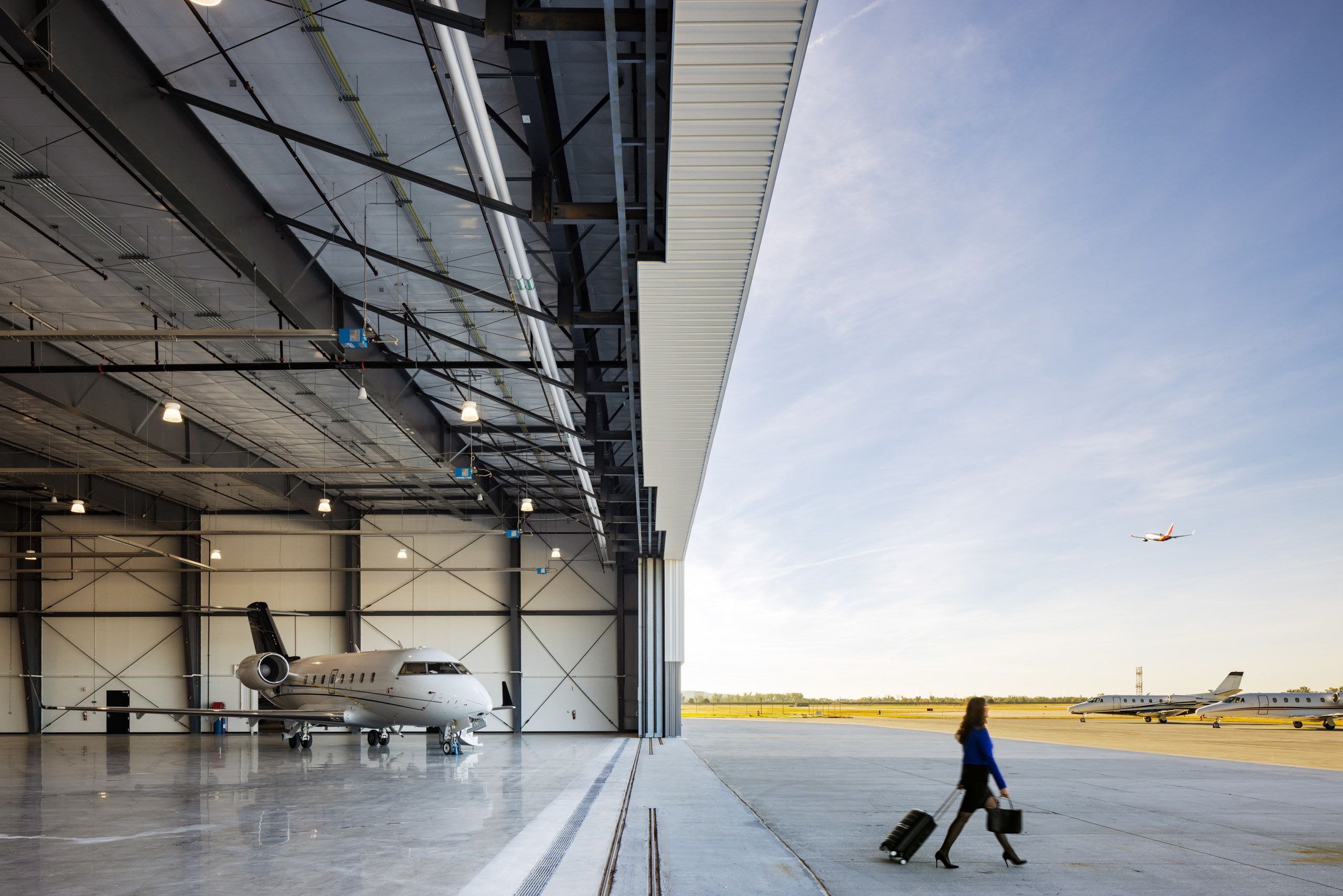 JetLinx_Hangar+Off_1015_md.jpg