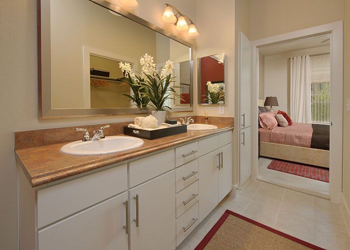 Voyager 2B bath