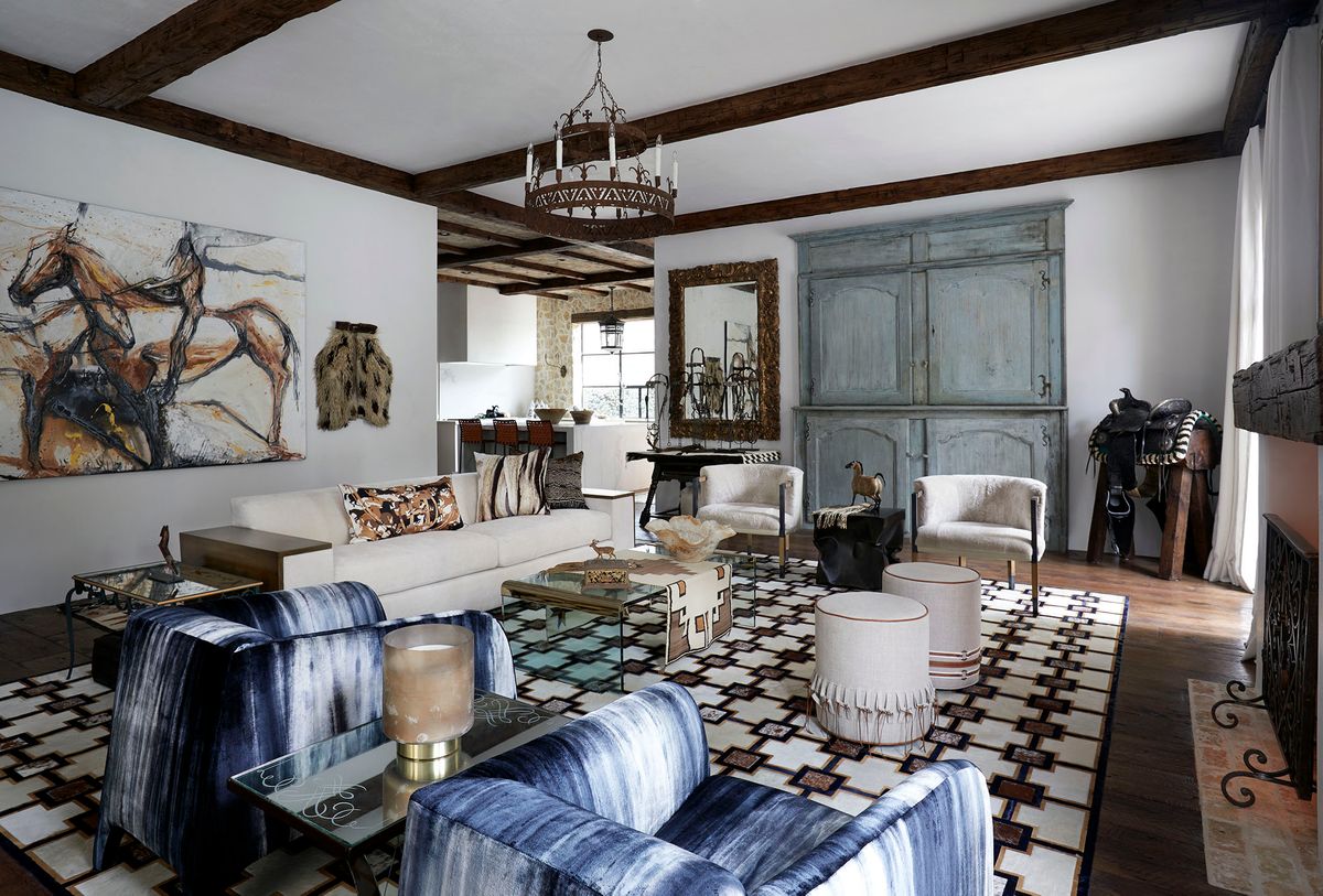 Lodge_Hollow-Livingroom-1.jpg