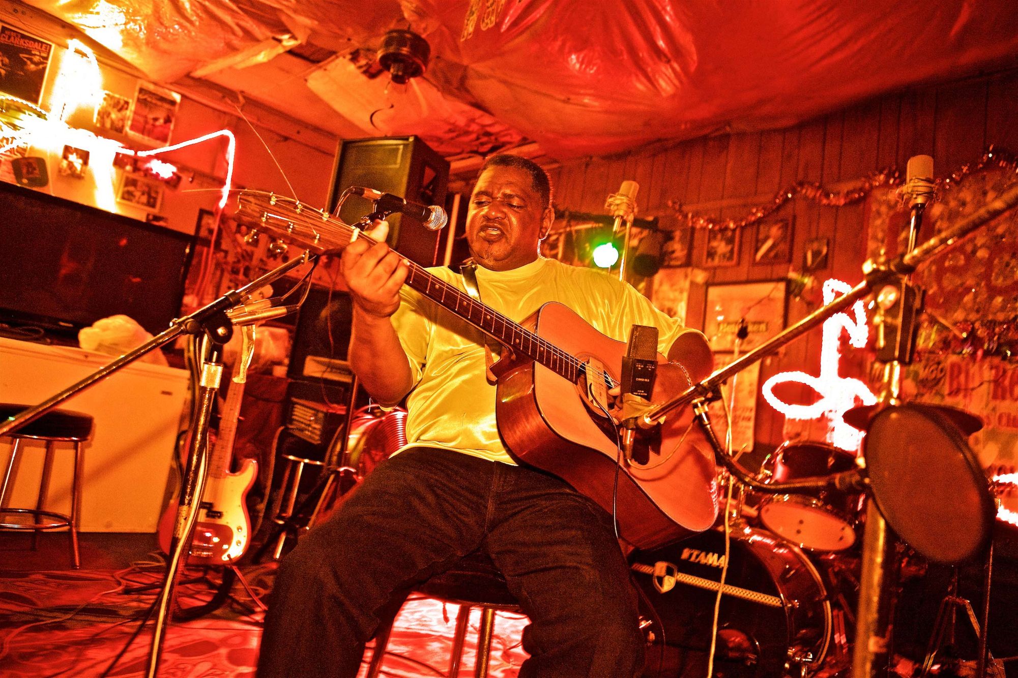 Louis Gearshifter Youngblood at Red's Lounge Juke Joint