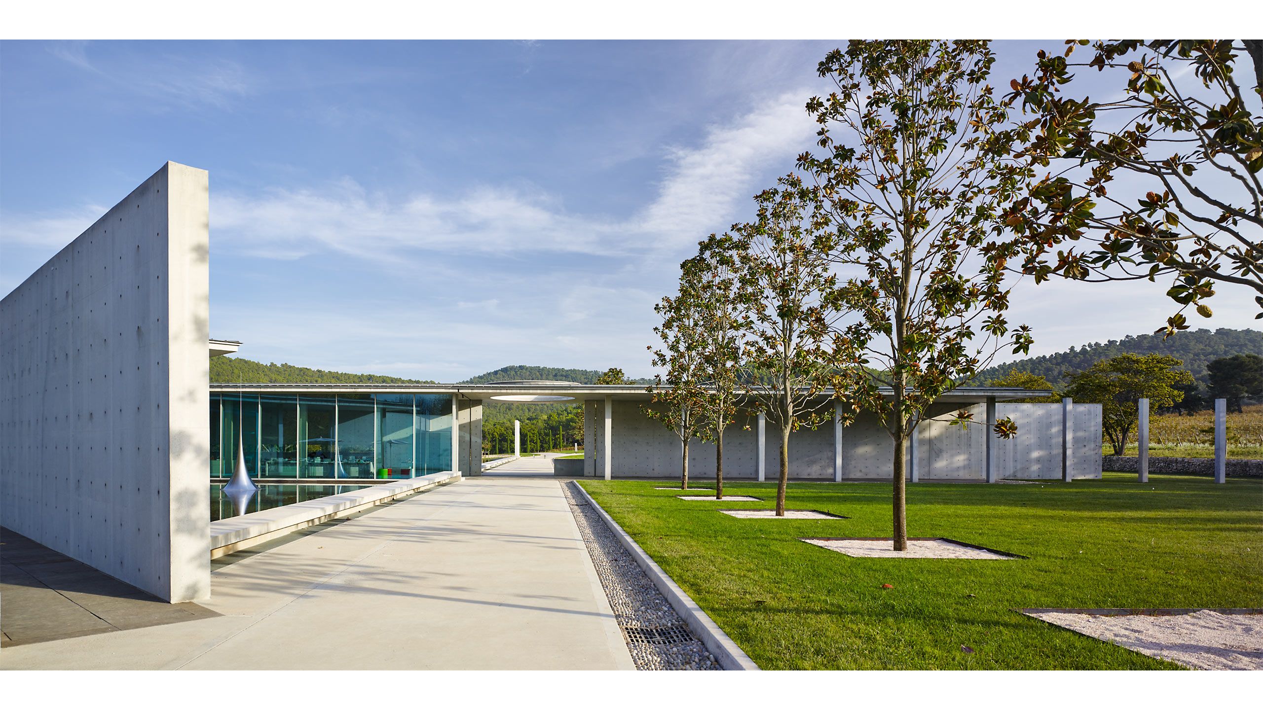 TADAO ANDO  .  CHÂTEAU LA COSTE  .  LE PUY STE. RÉPARADE FRANCE