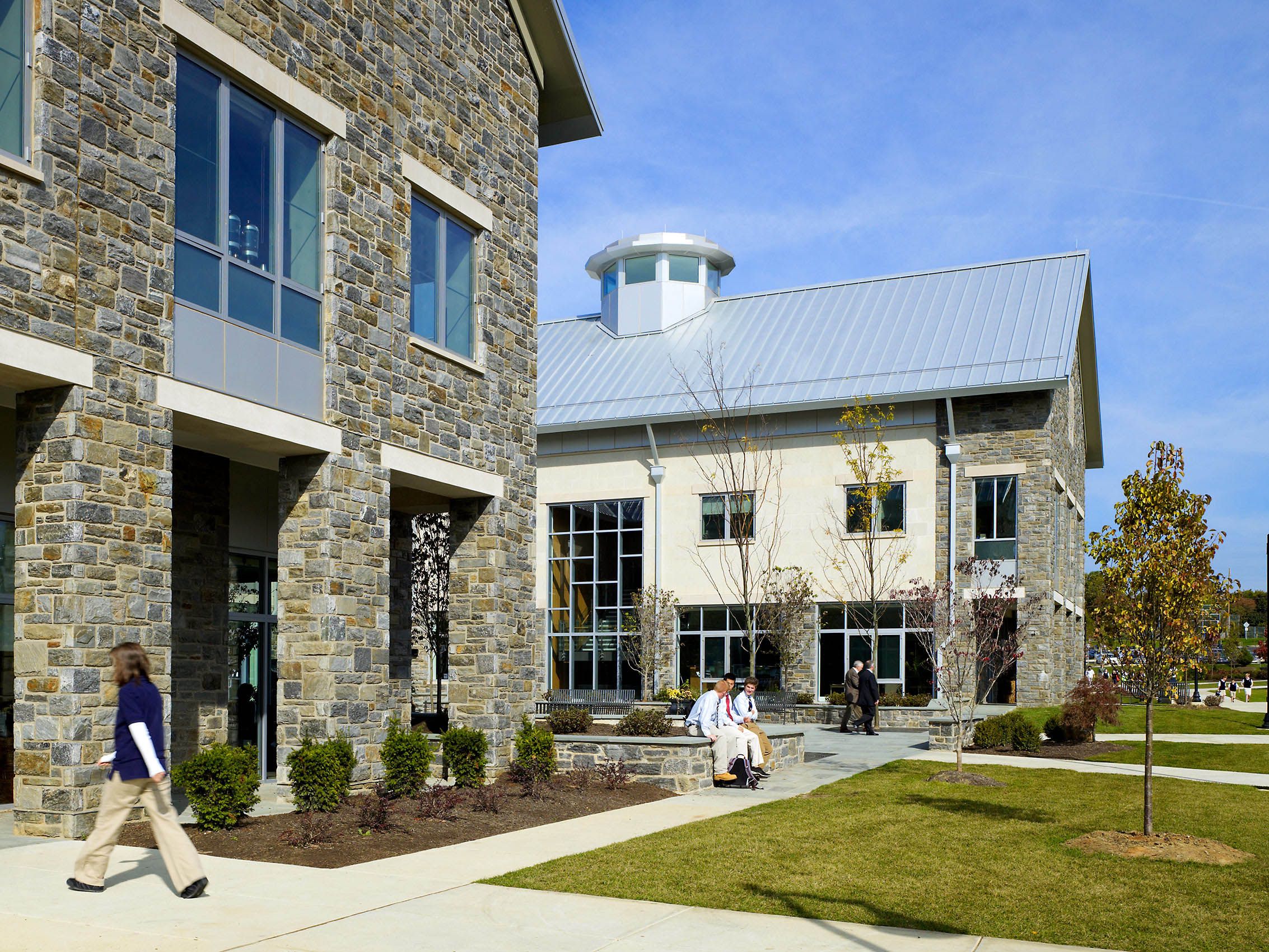 GUND PARTNERSHIP  .  EPISCOPAL SCHOOL CAMPUS CENTER  .  NEWTOWN SQUARE  PA