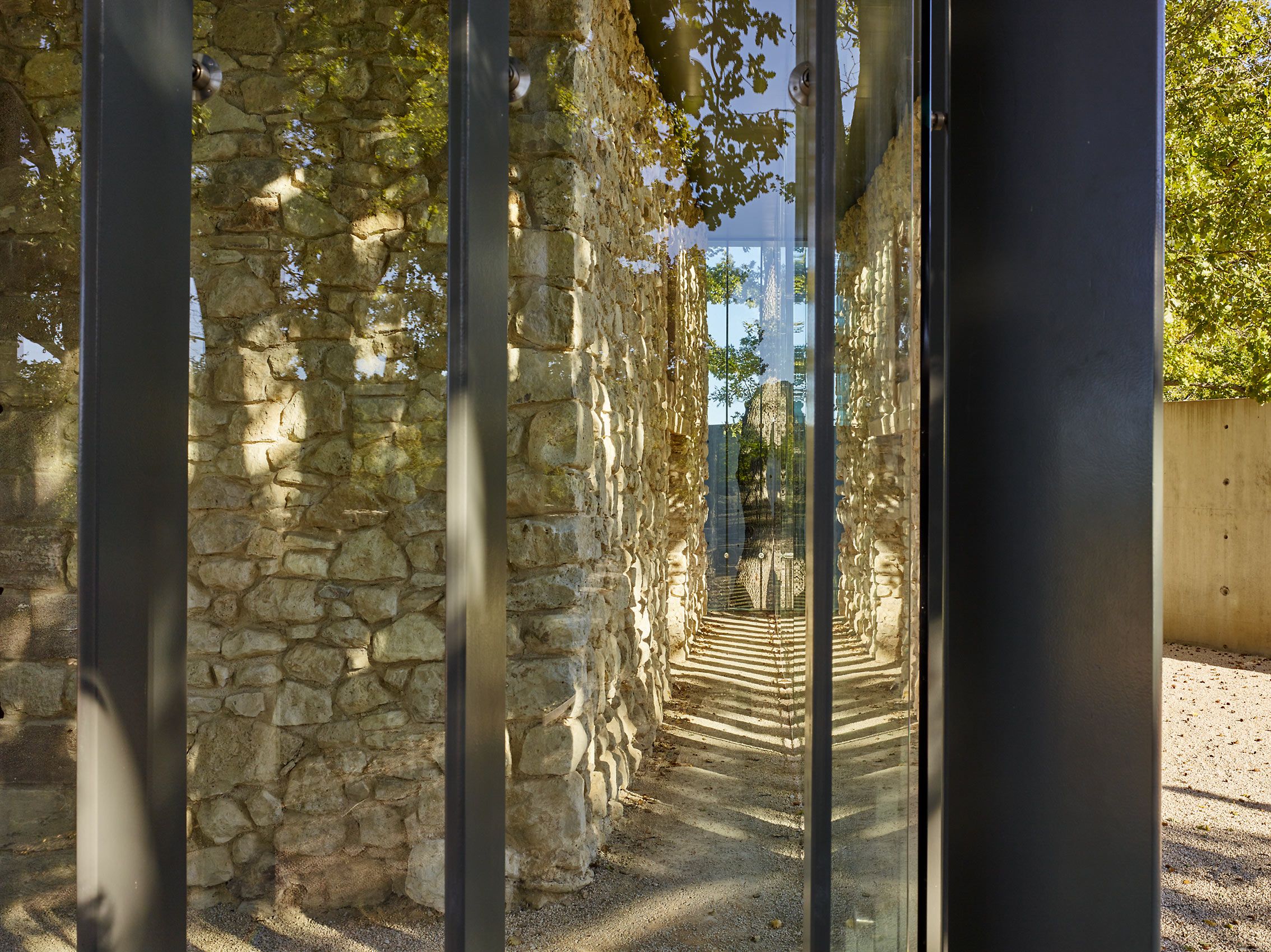 TADAO ANDO  .  CHÂTEAU LA COSTE  .  LE PUY STE. RÉPARADE FRANCE