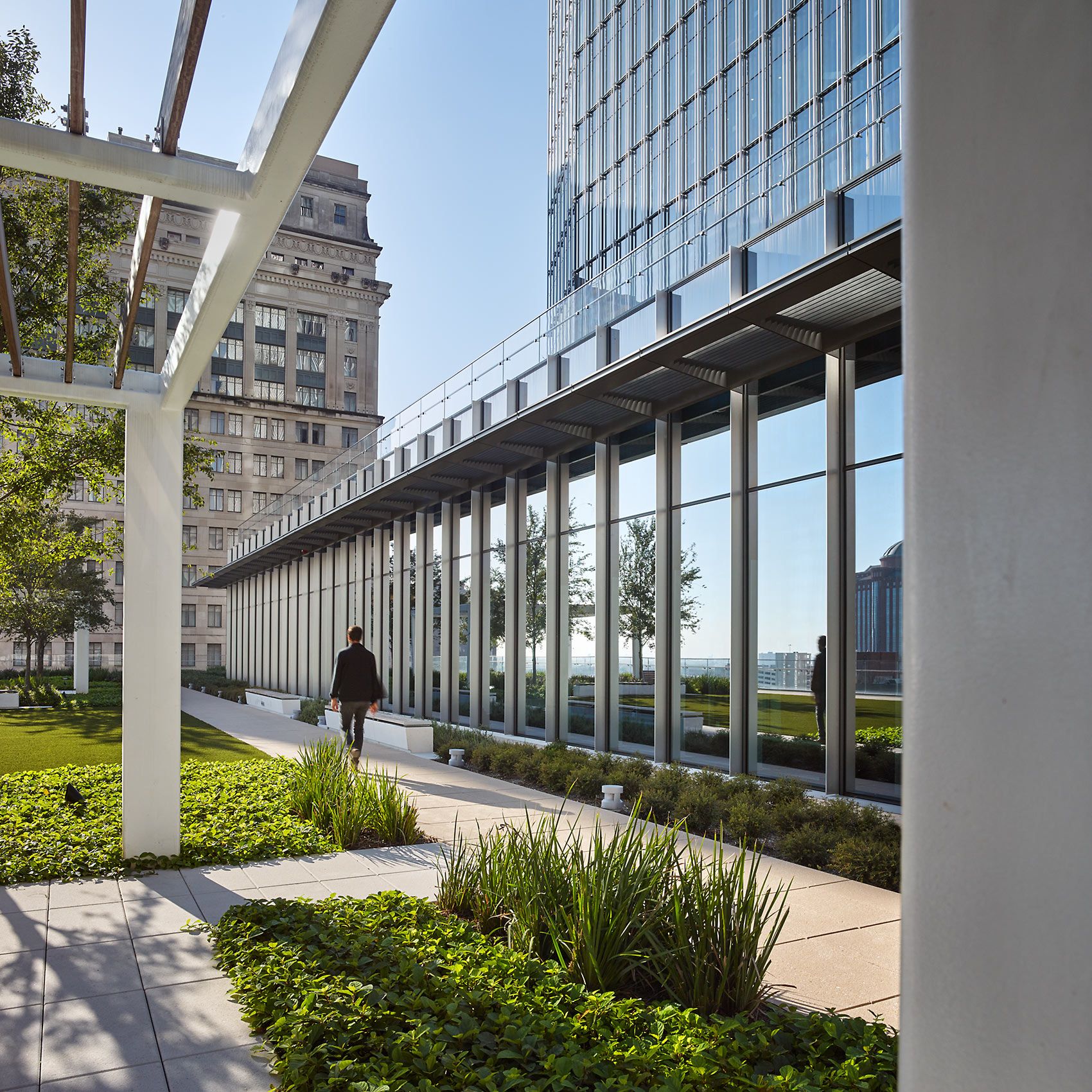 PICKARD CHILTON  .  609 MAIN AT TEXAS  .  HOUSTON