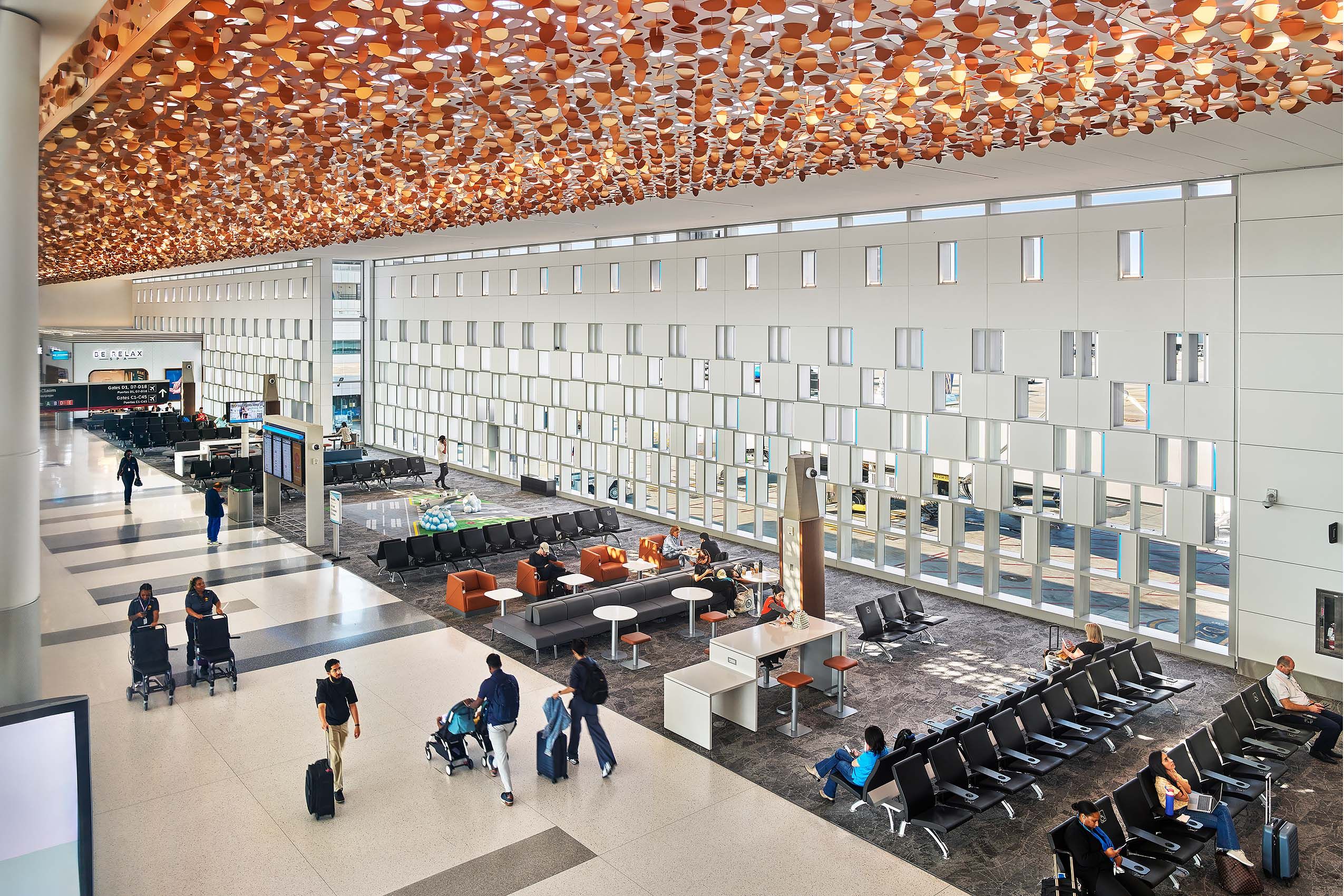 FENTRESS STUDIO  .  HOUSTON INTERNATIONAL AIRPORT TERMINAL D WEST