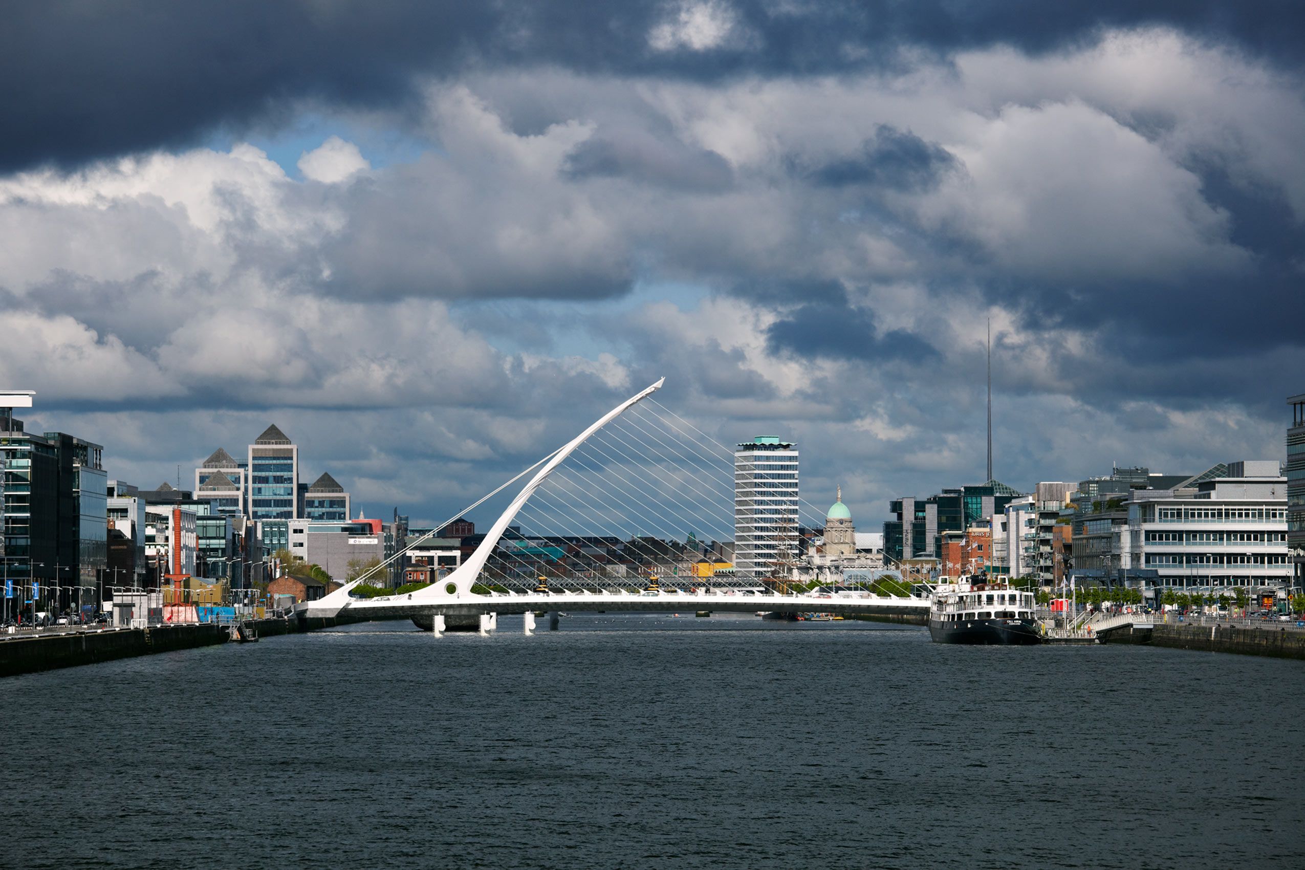 SANTIAGO CALATRAVA  .  SAMUEL BECKETT BRIDGE  .  DUBLIN
