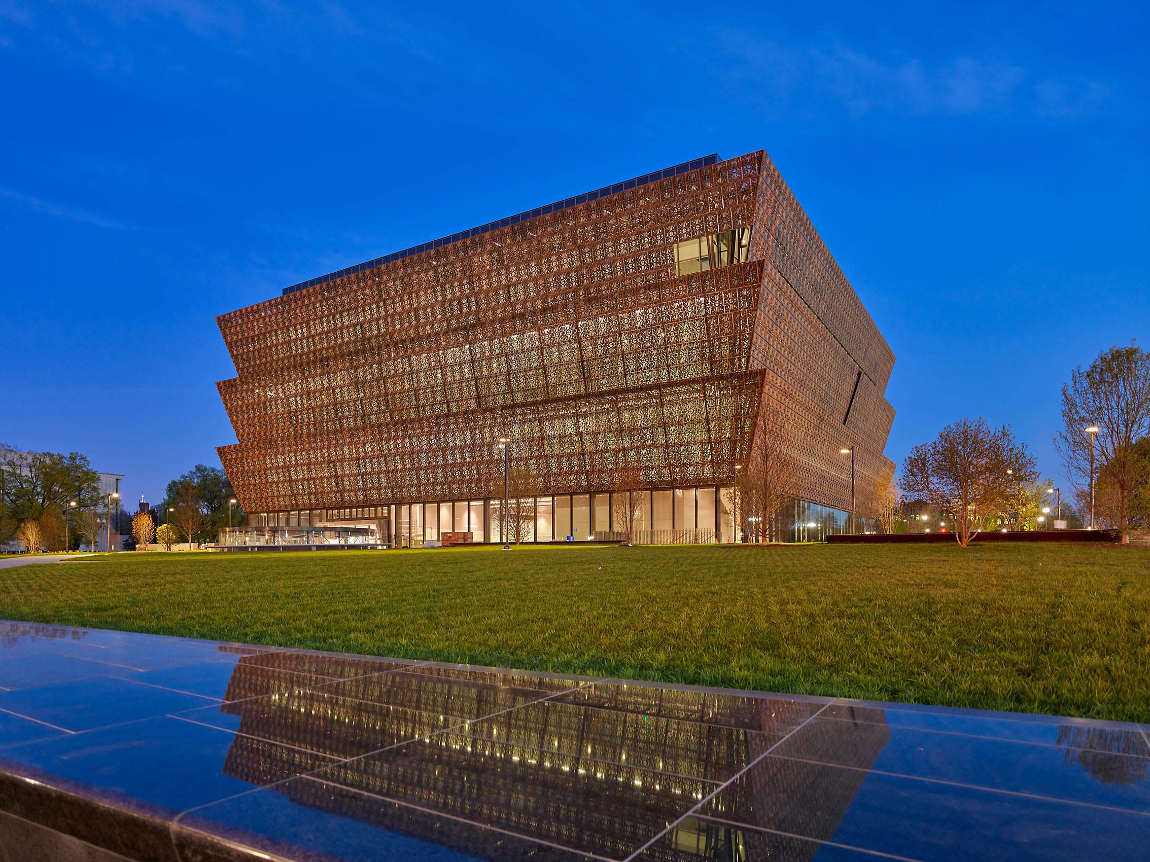 FREELON ADJAYE BOND / SMITHGROUP  .  NATIONAL MUSEUM OF AFRICAN AMERICAN HISTORY & CULTURE  .  WASHINGTON DC