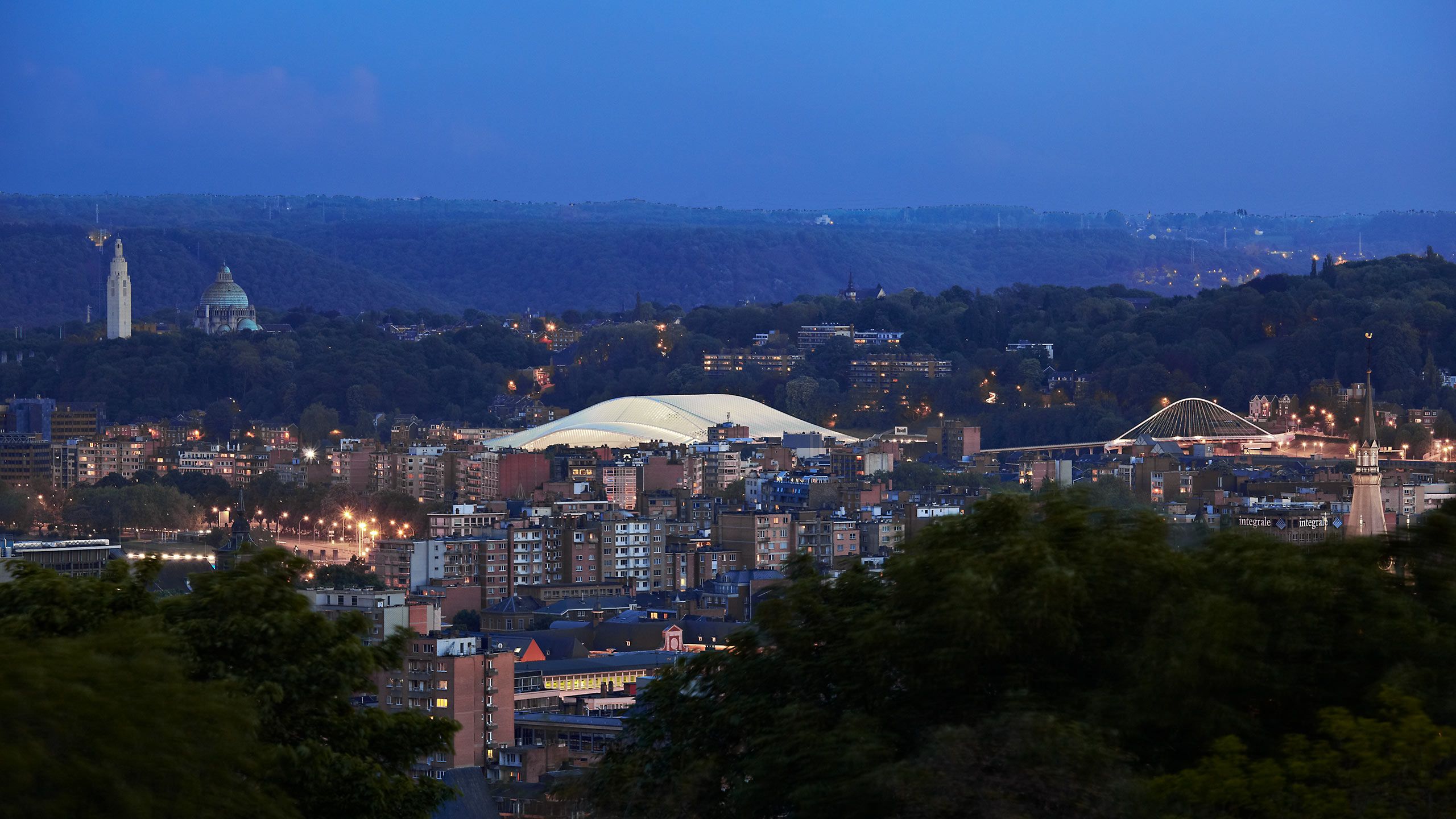 SANTIAGO CALATRAVA  .  LIÈGE-GUILLEMINS TGV RAILWAY STATION  .  BELGIUM