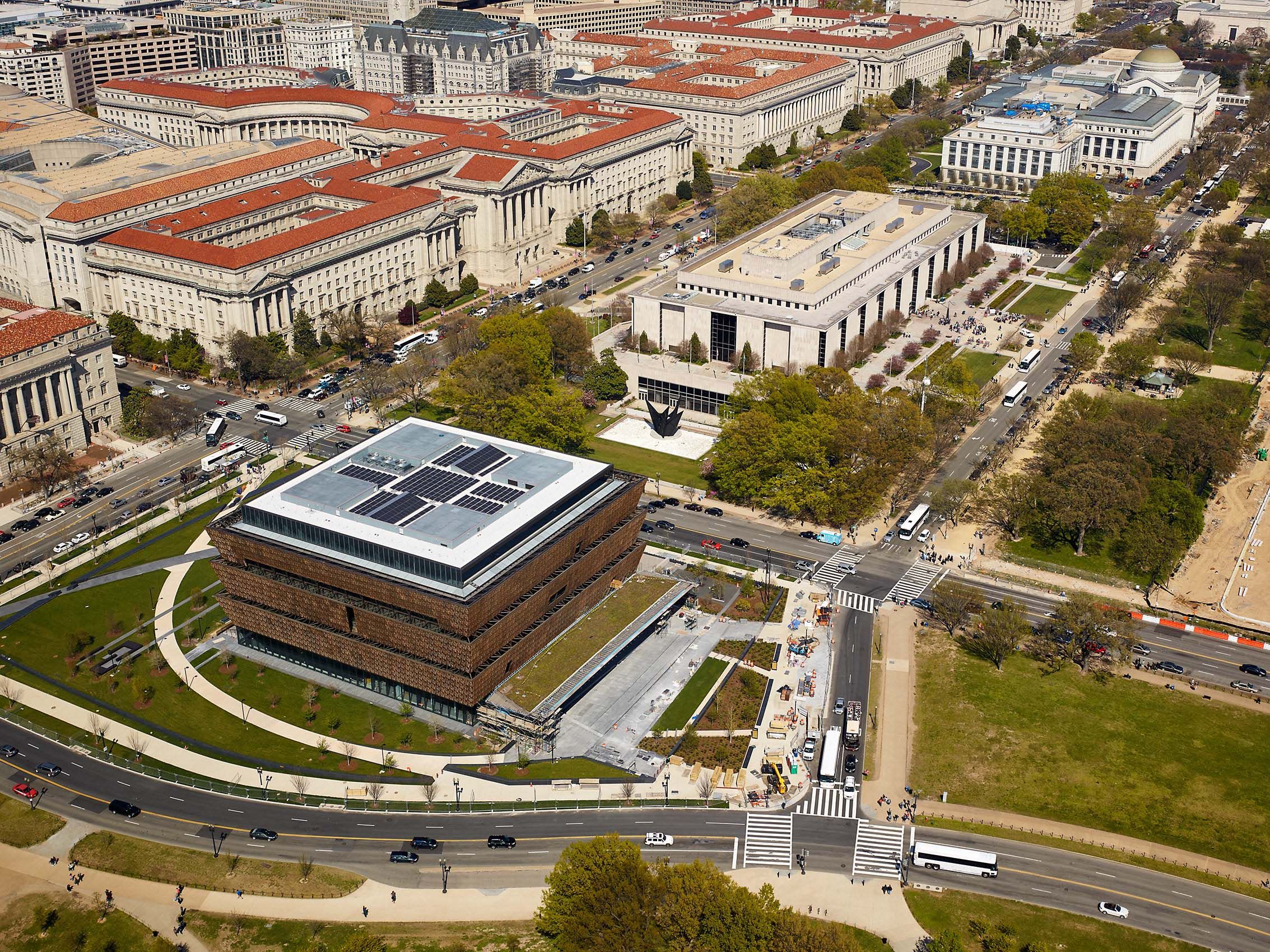 FREELON ADJAYE BOND / SMITHGROUP  .  NATIONAL MUSEUM OF AFRICAN AMERICAN HISTORY & CULTURE  .  WASHINGTON DC