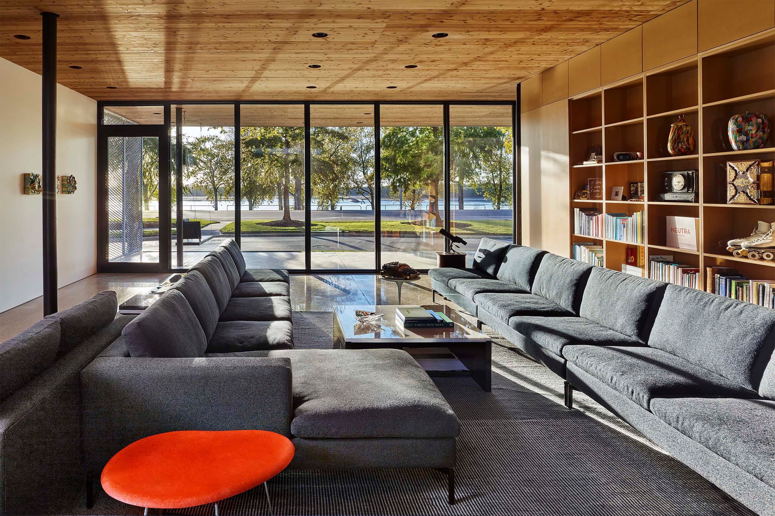 ARCHIMANIA  .  CIVITAS