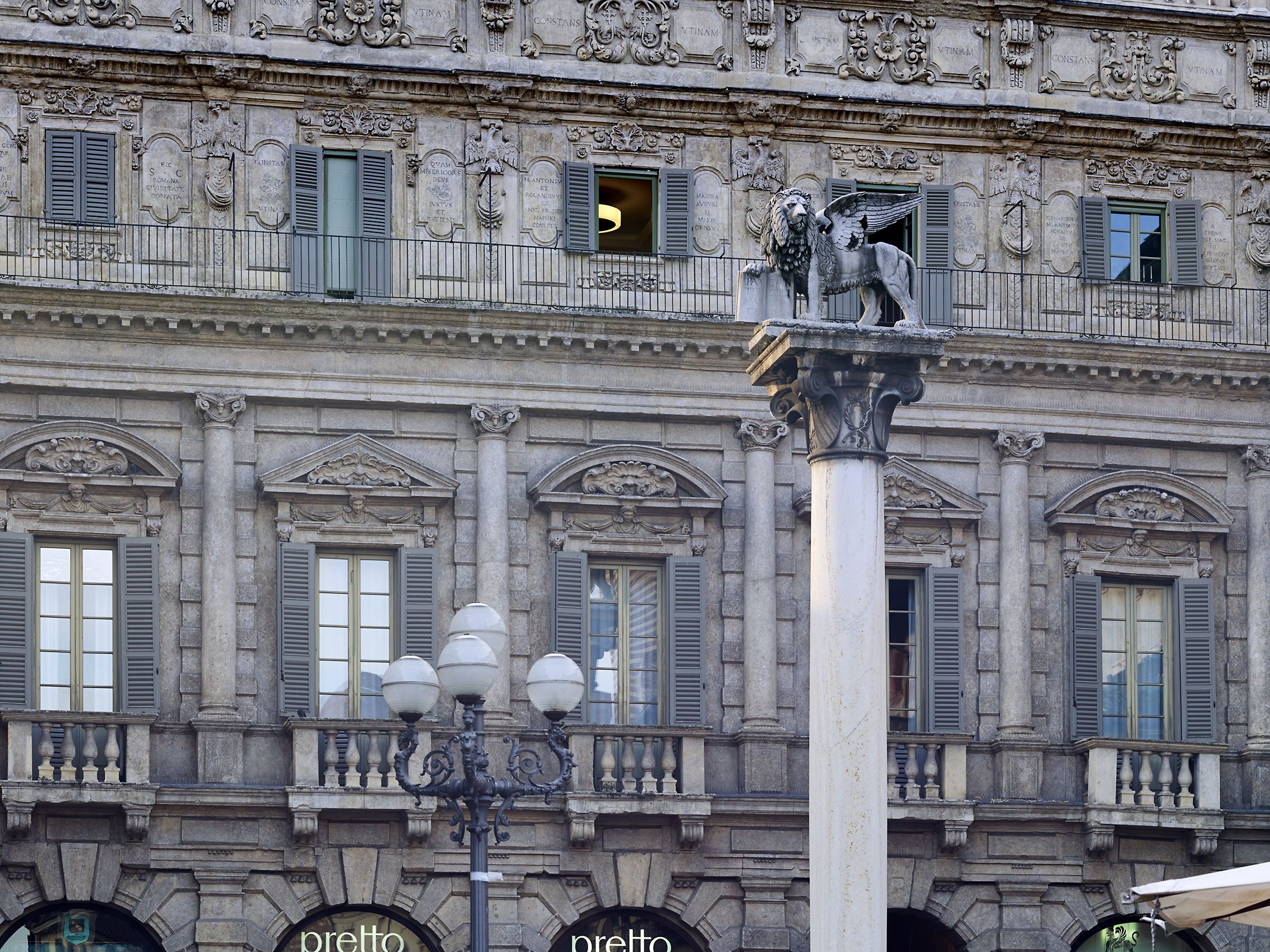 PALAZZO MAFFEI  .  VERONA