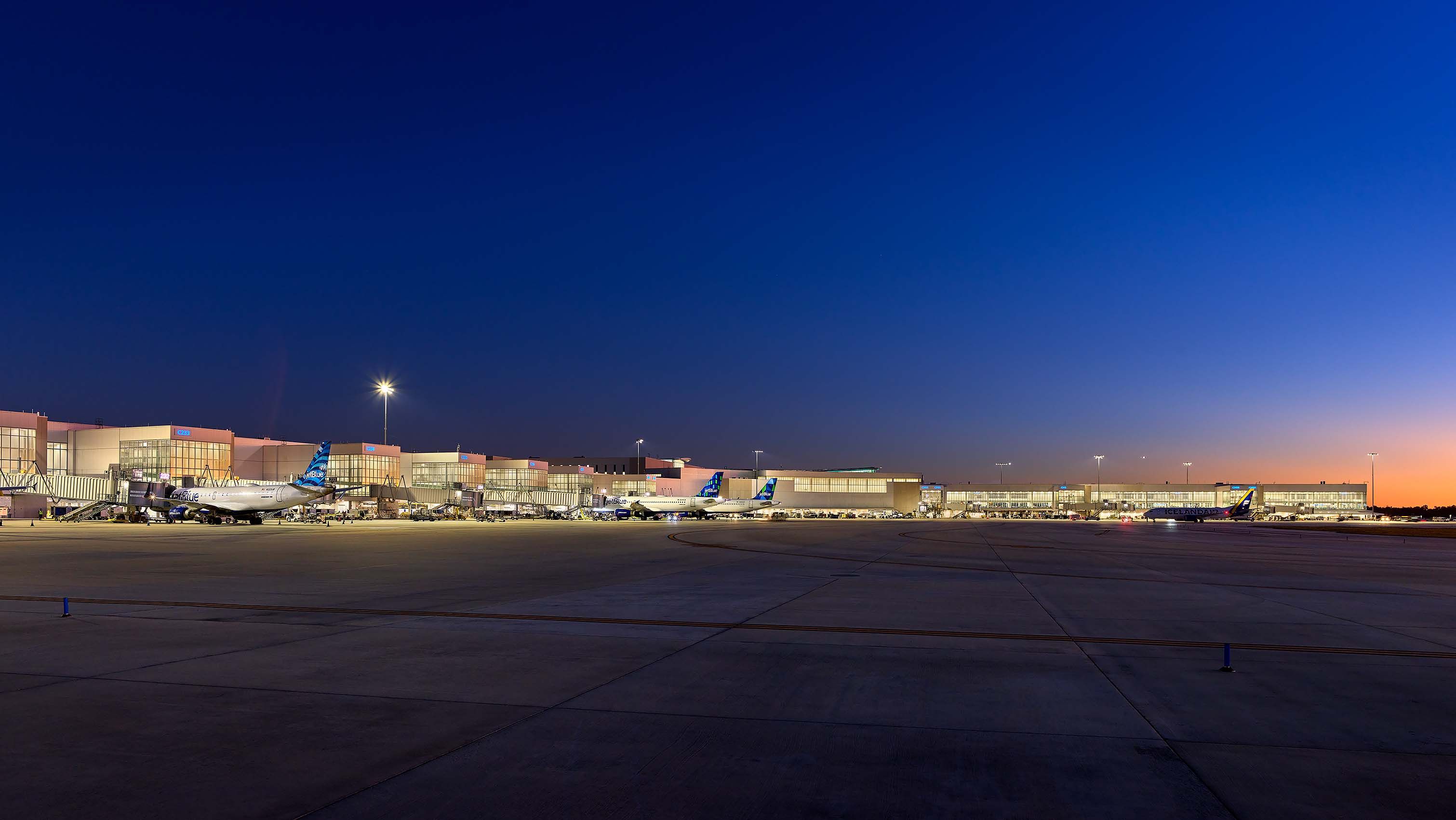 FENTRESS STUDIO  .  ORLANDO INTERNATIONAL AIRPORT TERMINAL C