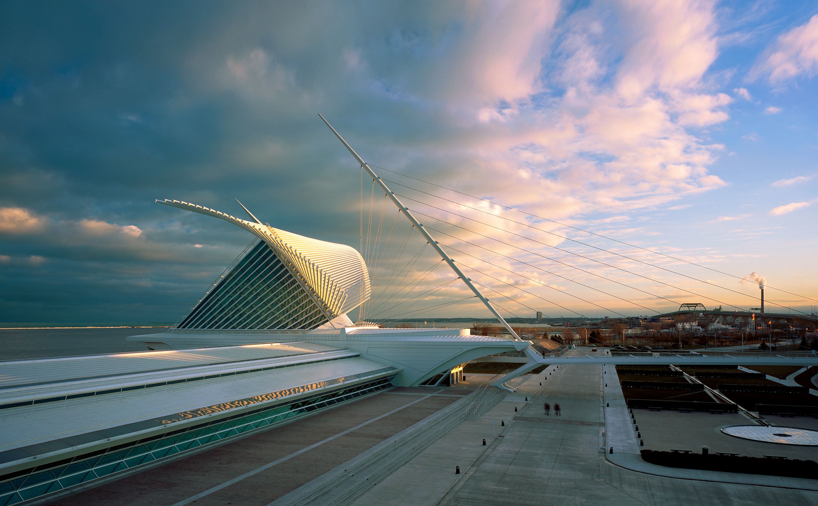 SANTIAGO CALATRAVA  .  MILWAUKEE ART MUSEUM  .  MILWAUKEE WI