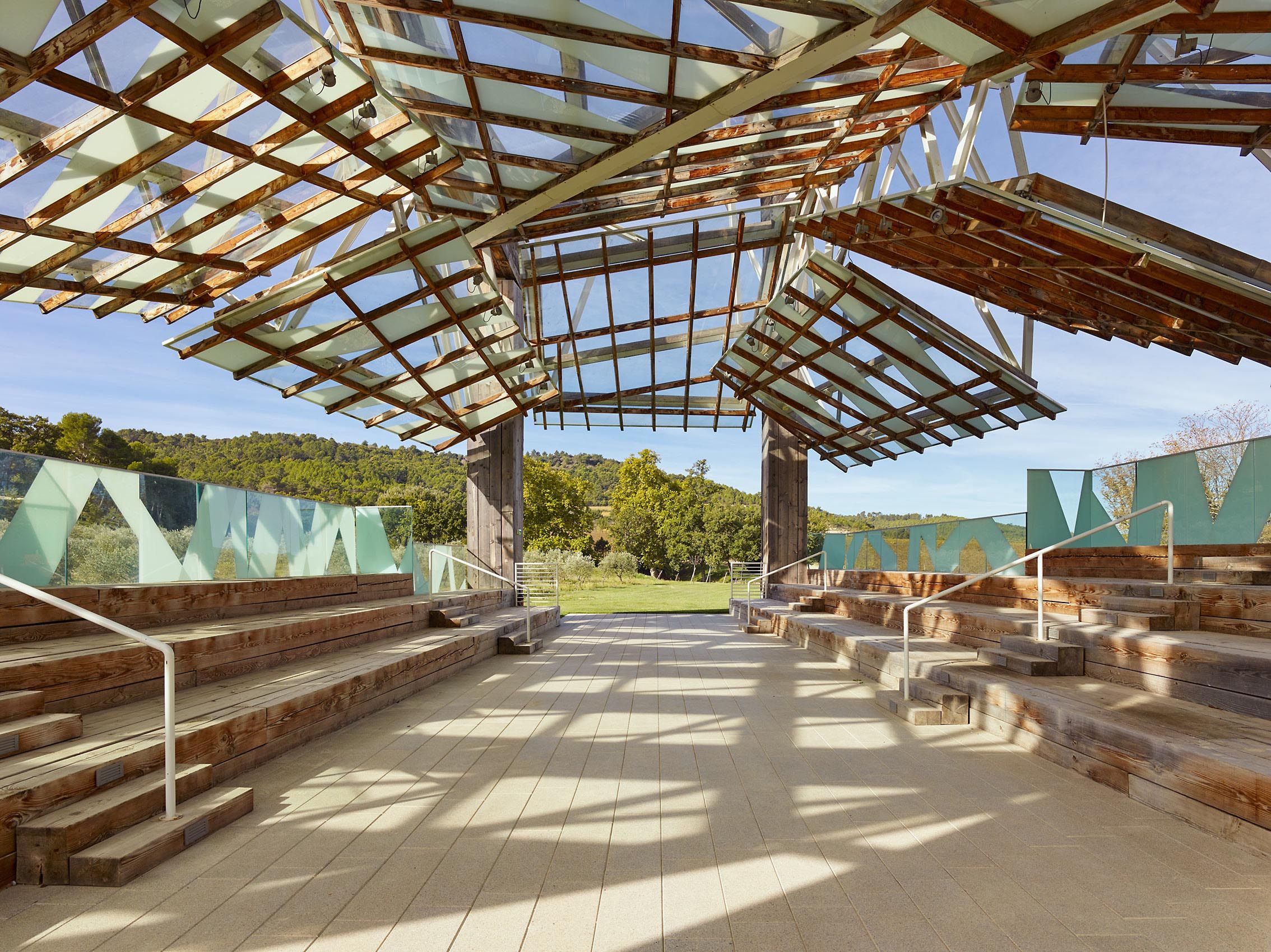 FRANK GEHRY  .  CHÂTEAU LA COSTE  .  LE PUY STE. RÉPARADE FRANCE