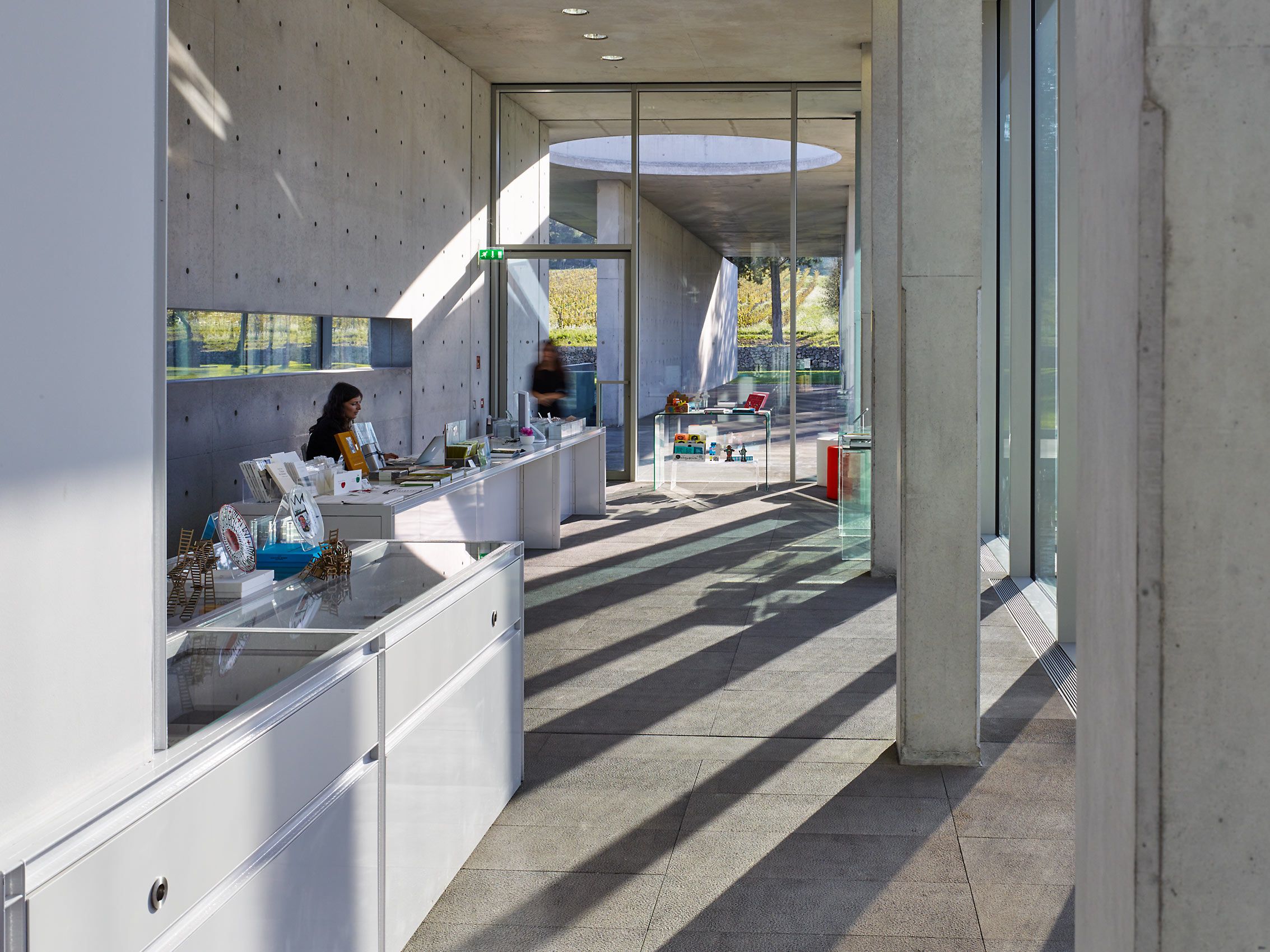 TADAO ANDO  .  CHÂTEAU LA COSTE  .  LE PUY STE. RÉPARADE FRANCE