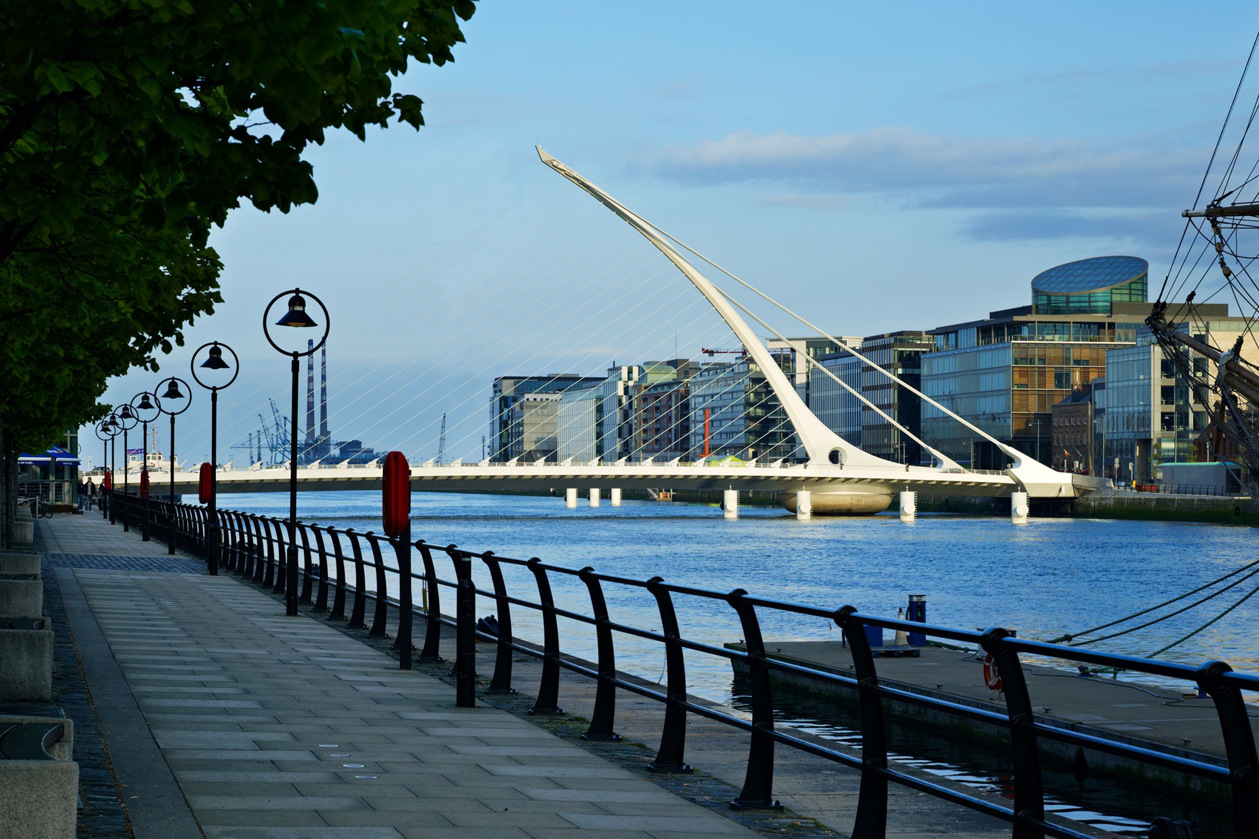 SANTIAGO CALATRAVA  .  SAMUEL BECKETT BRIDGE  .  DUBLIN