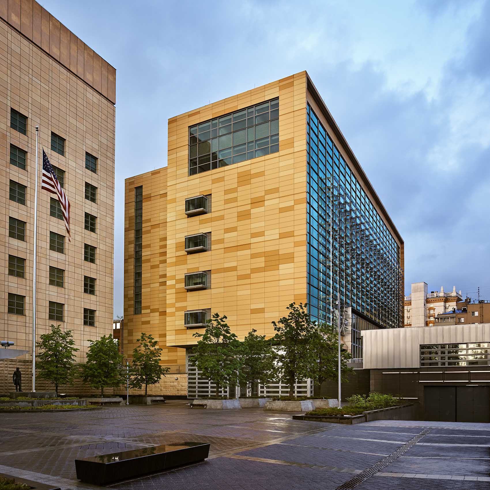 H O K   .   EMBASSY OF THE UNITED STATES CHANCERY 2000 - OFFICE BUILDING 2017  MOSCOW RUSSIA