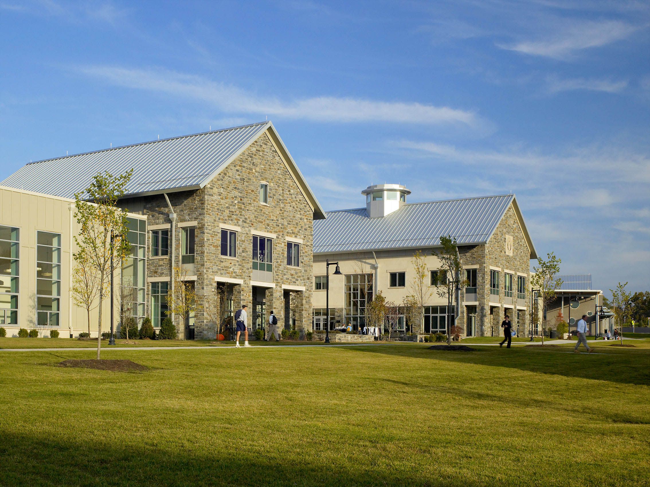 GUND PARTNERSHIP  .  EPISCOPAL SCHOOL CAMPUS CENTER  .  NEWTOWN SQUARE  PA