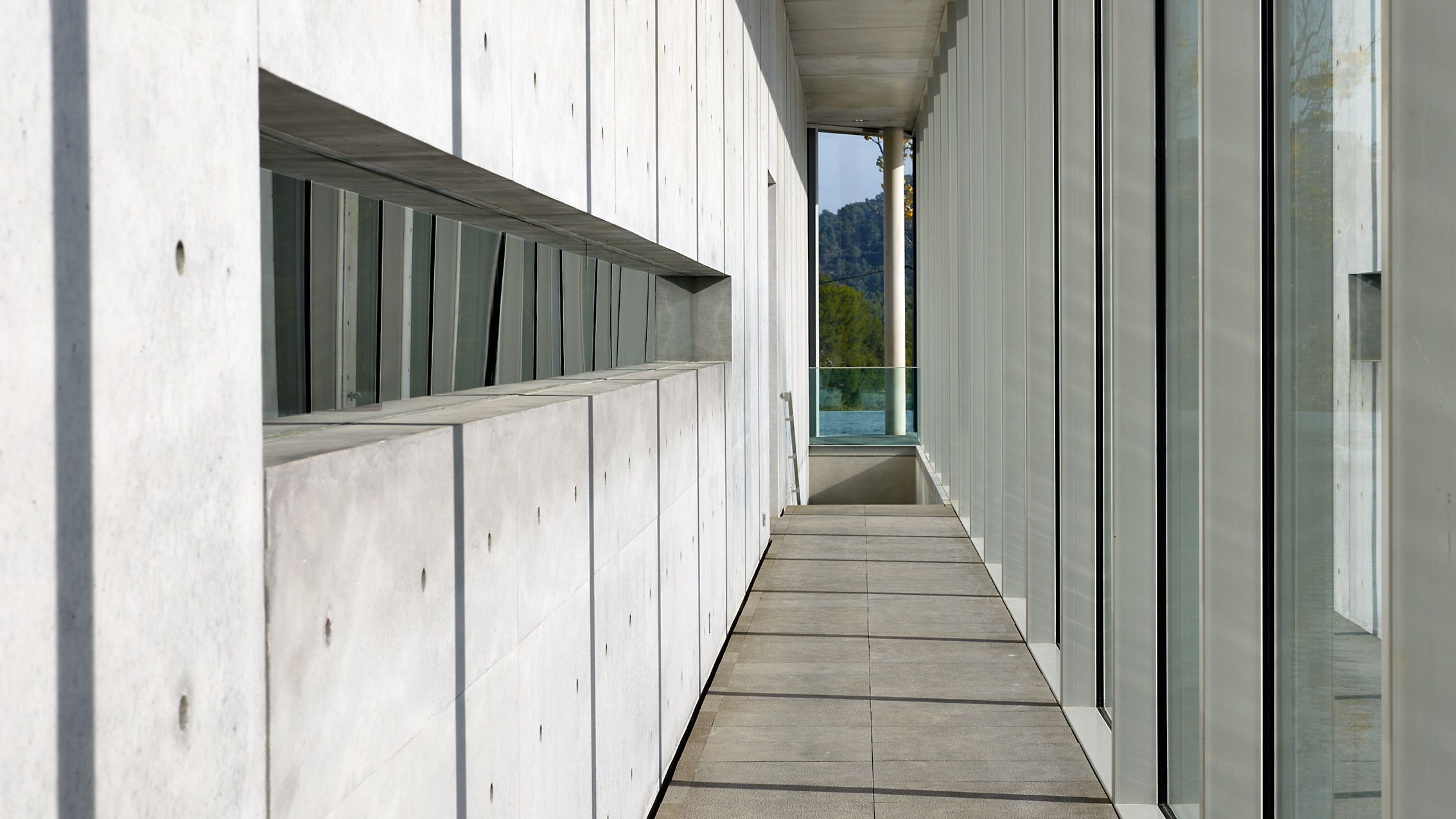 TADAO ANDO  .  CHÂTEAU LA COSTE  .  LE PUY STE. RÉPARADE FRANCE