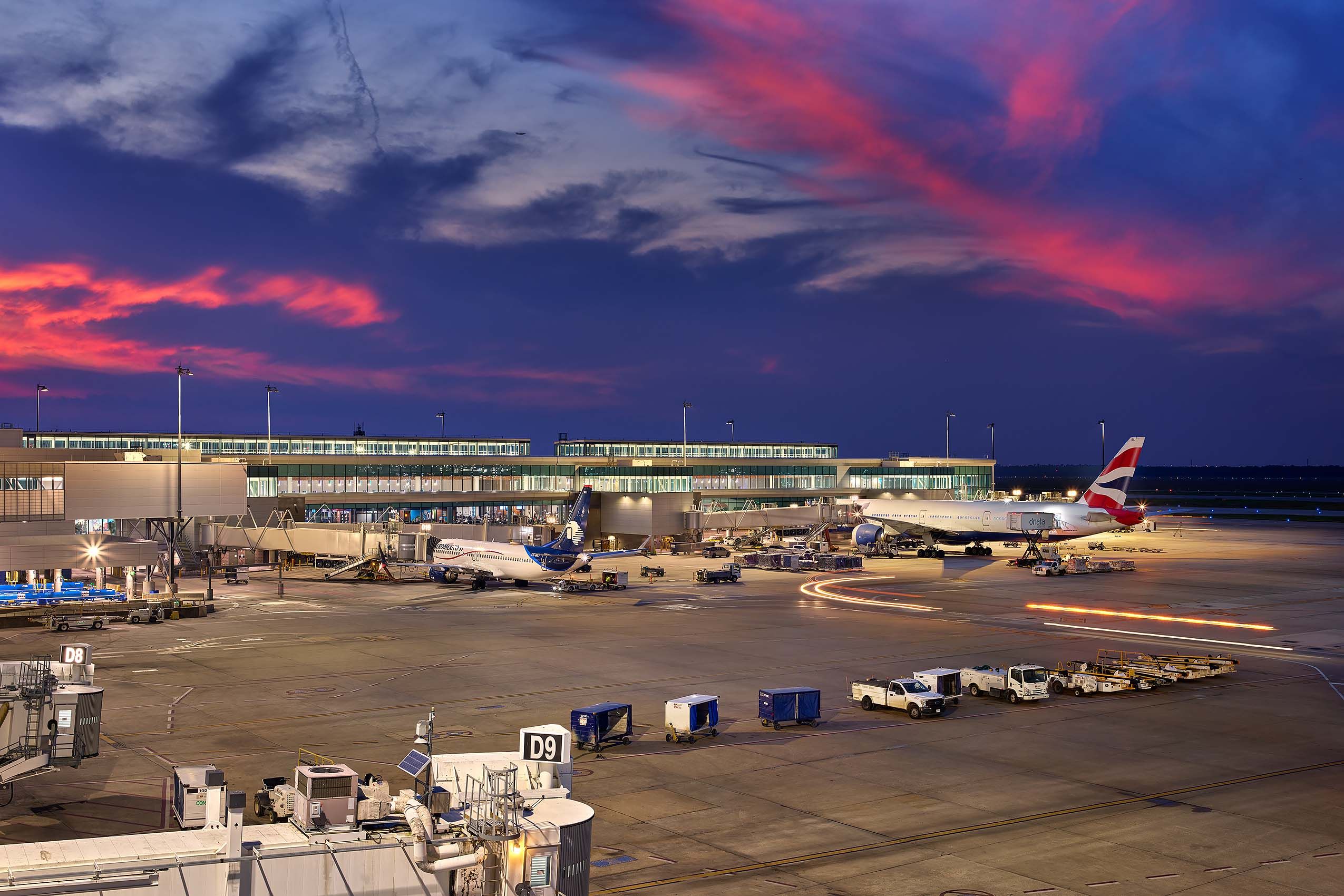 FENTRESS STUDIO  .  HOUSTON INTERNATIONAL AIRPORT TERMINAL D WEST