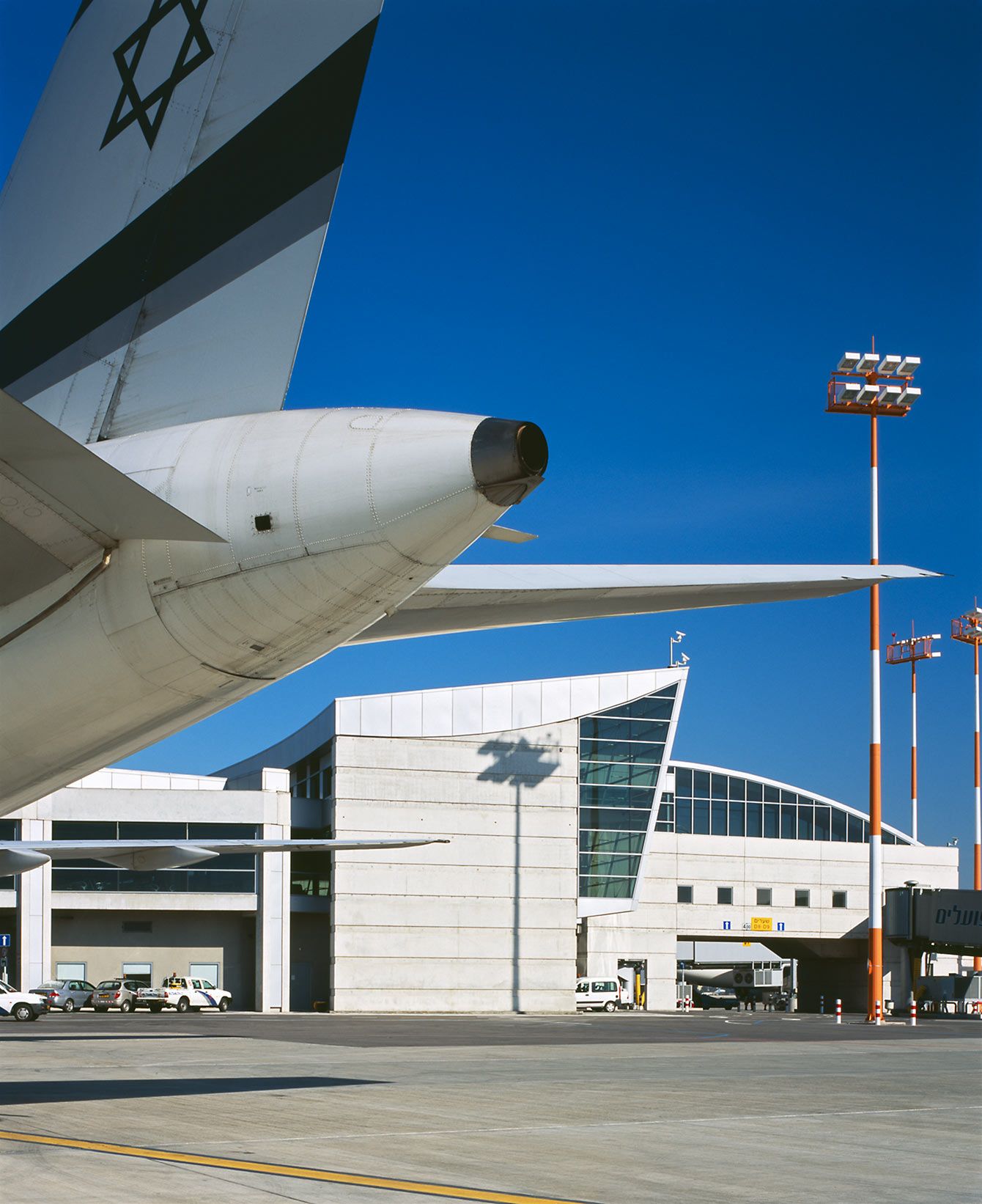 MOSHE SAFDIE  .  BEN GURION INTERNATIONAL AIRPORT  .  TEL AVIV