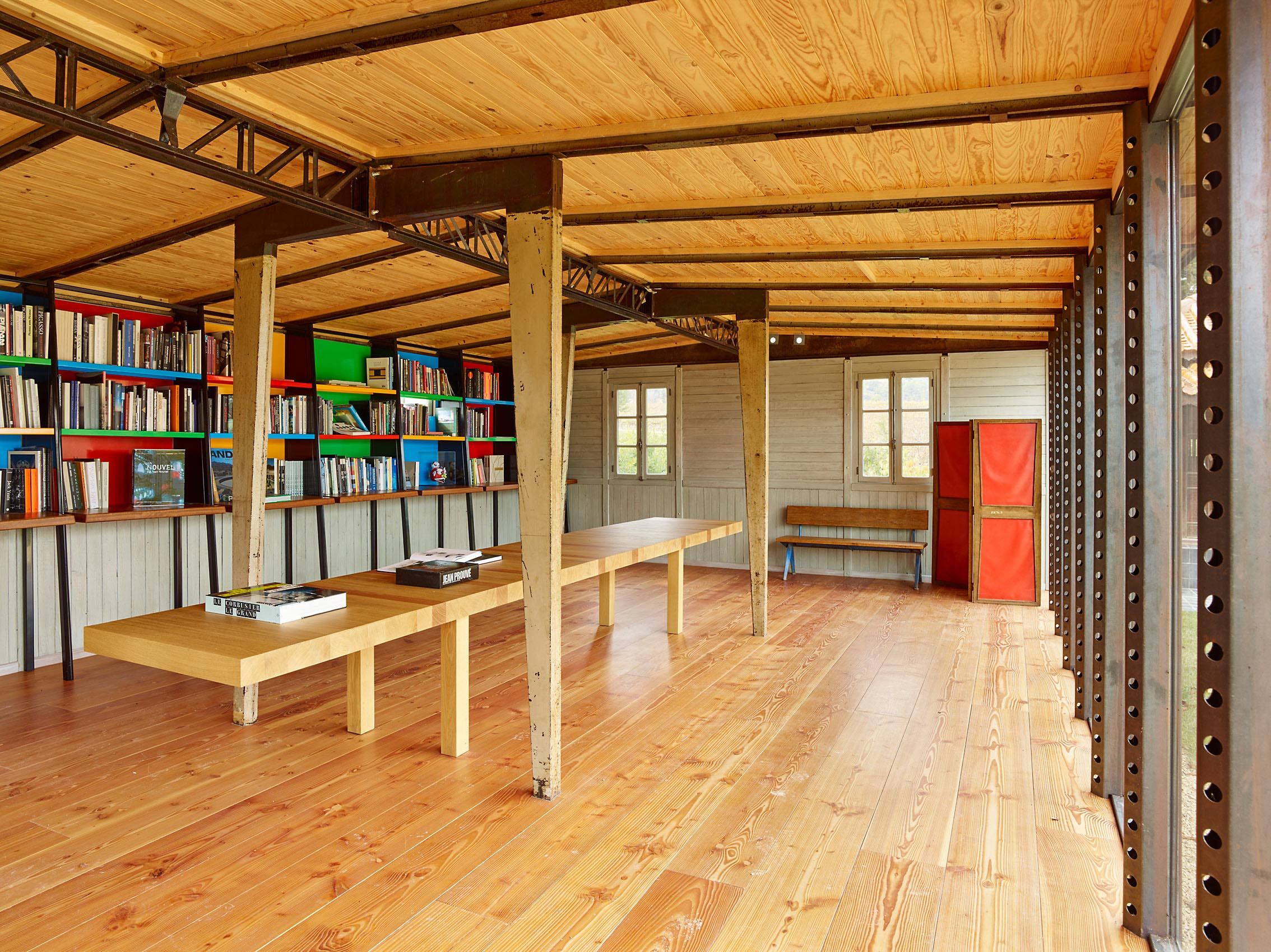 FRANK GEHRY  .  CHÂTEAU LA COSTE  .  LE PUY STE. RÉPARADE FRANCE