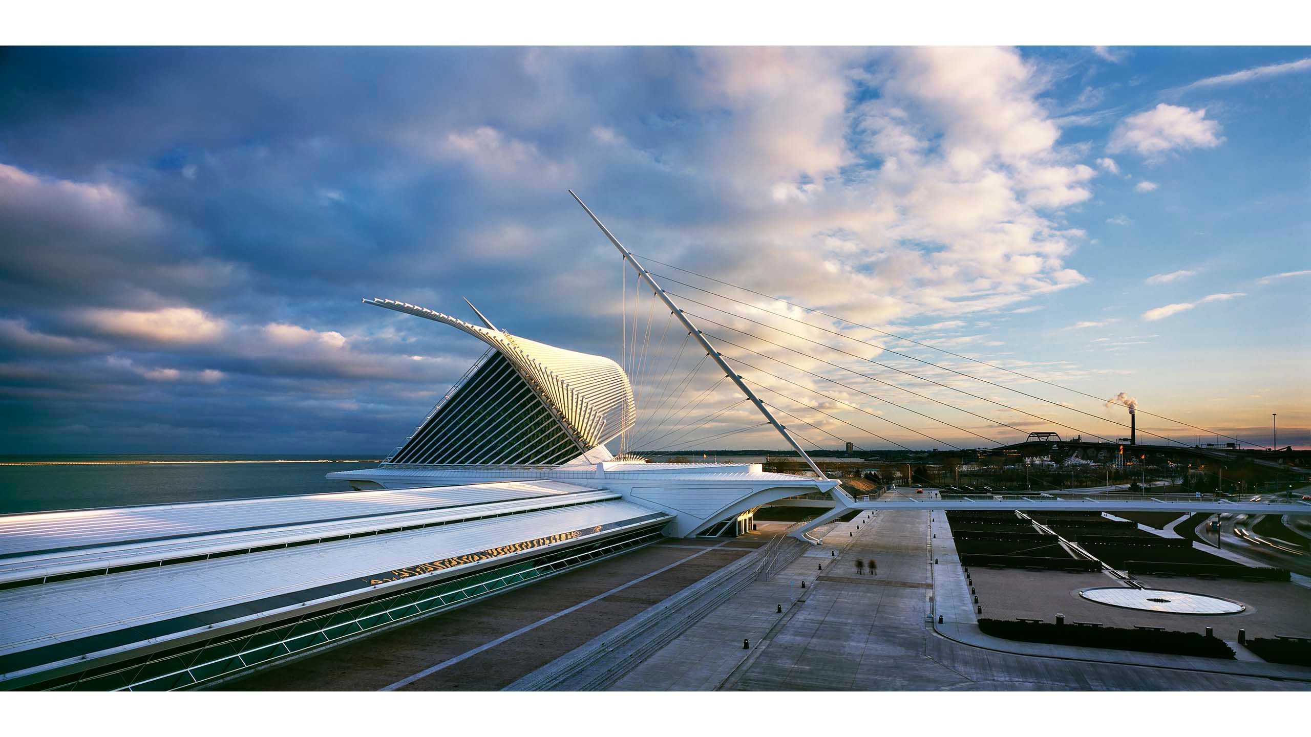 SANTIAGO CALATRAVA  .  MILWAUKEE ART MUSEUM  .  MILWAUKEE WI