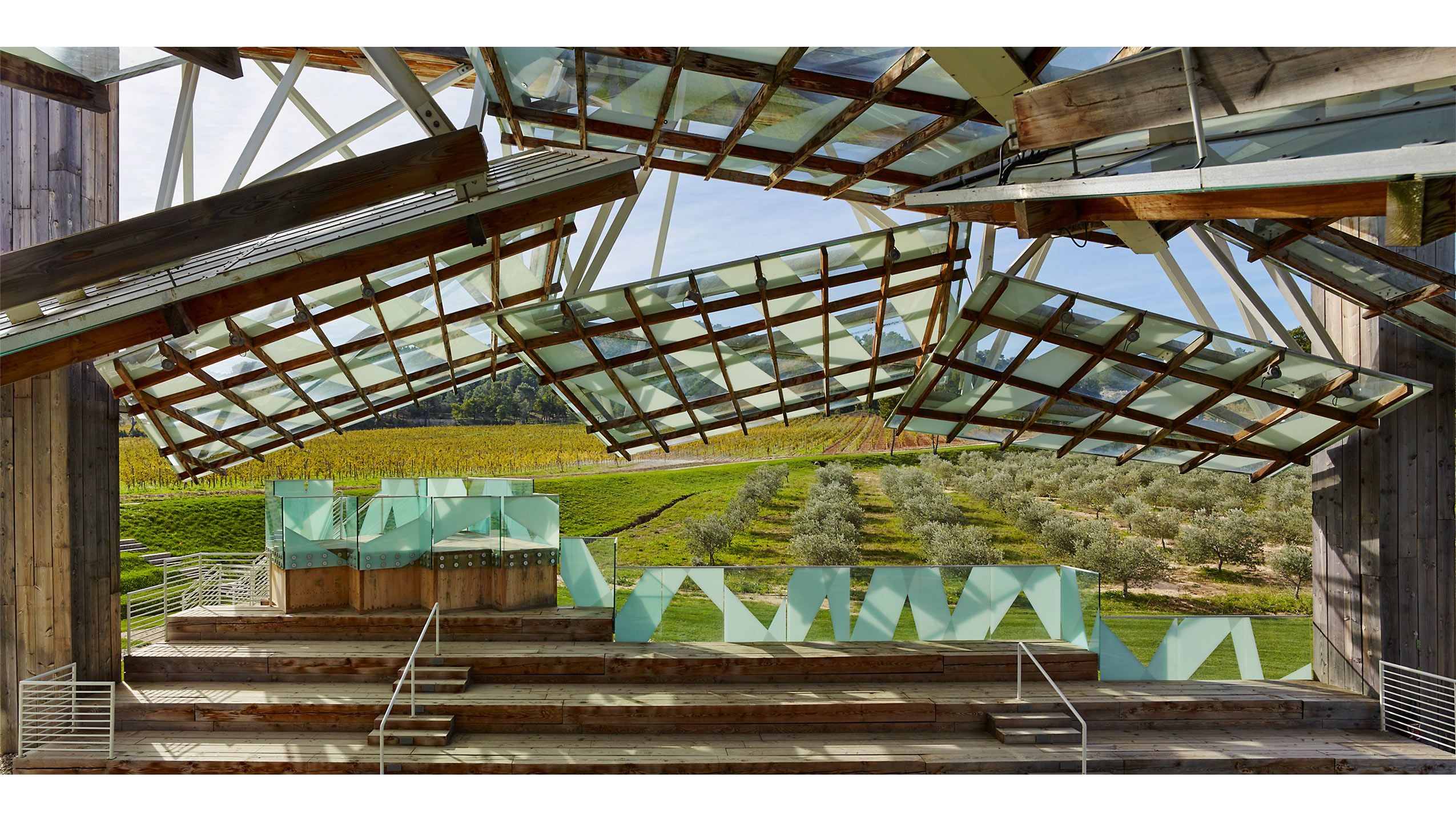 FRANK GEHRY  .  CHÂTEAU LA COSTE  .  LE PUY STE. RÉPARADE FRANCE