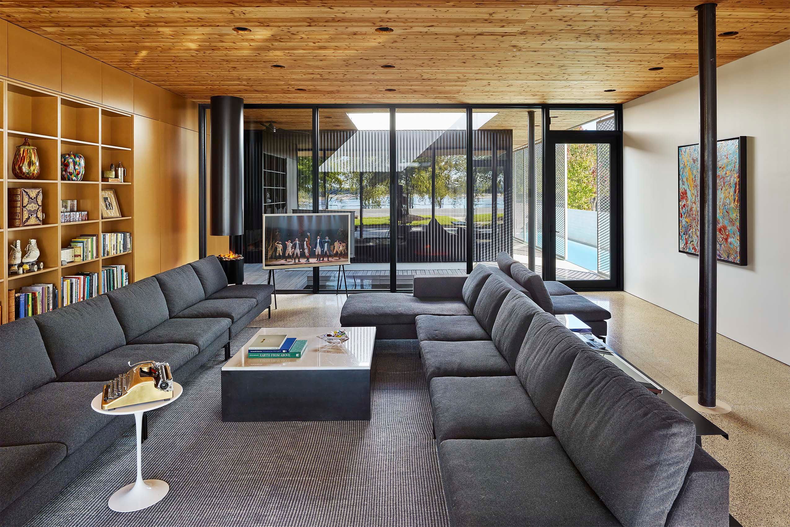 ARCHIMANIA  .  CIVITAS