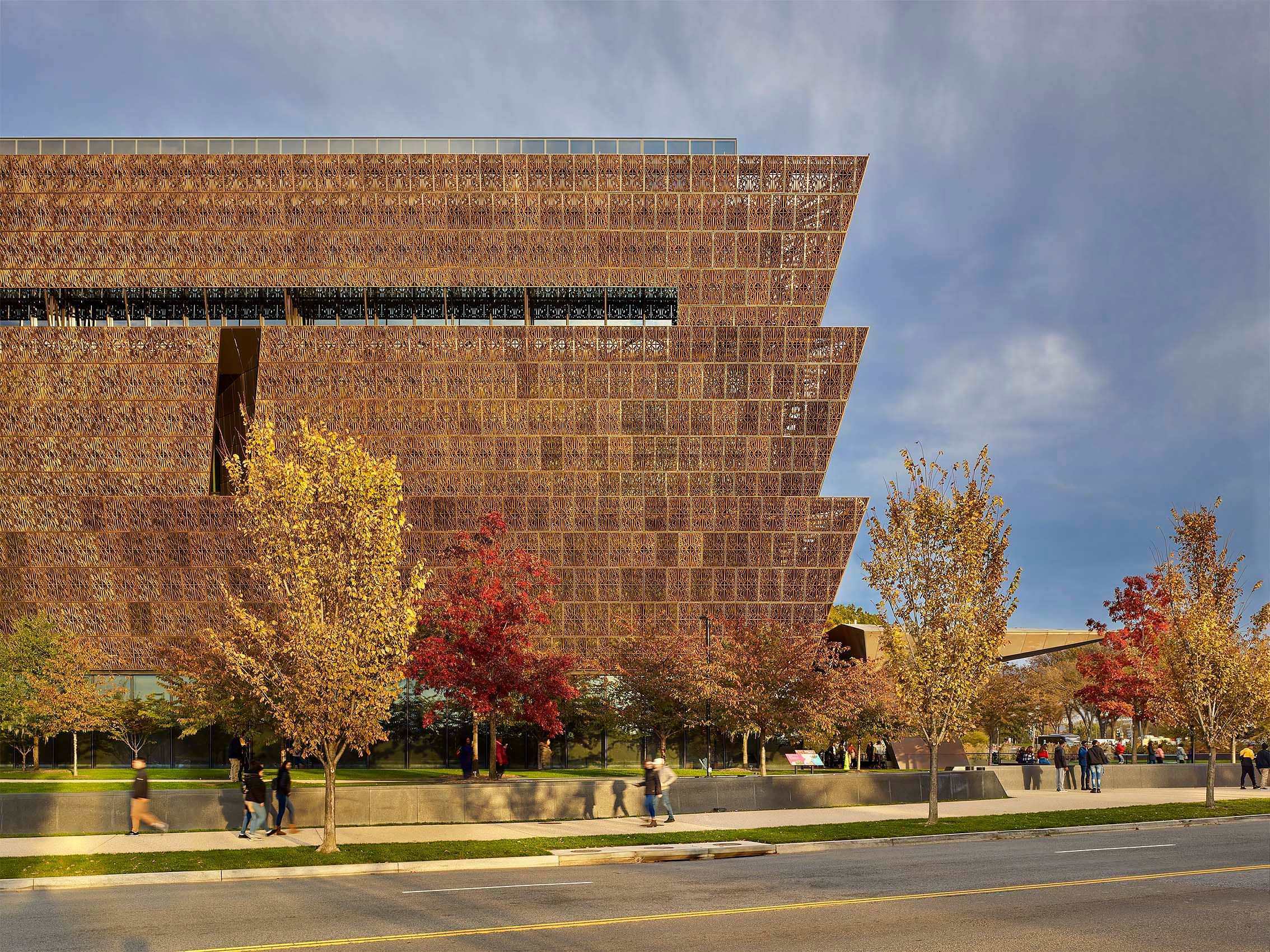 FREELON ADJAYE BOND / SMITHGROUP  .  NATIONAL MUSEUM OF AFRICAN AMERICAN HISTORY & CULTURE  .  WASHINGTON DC