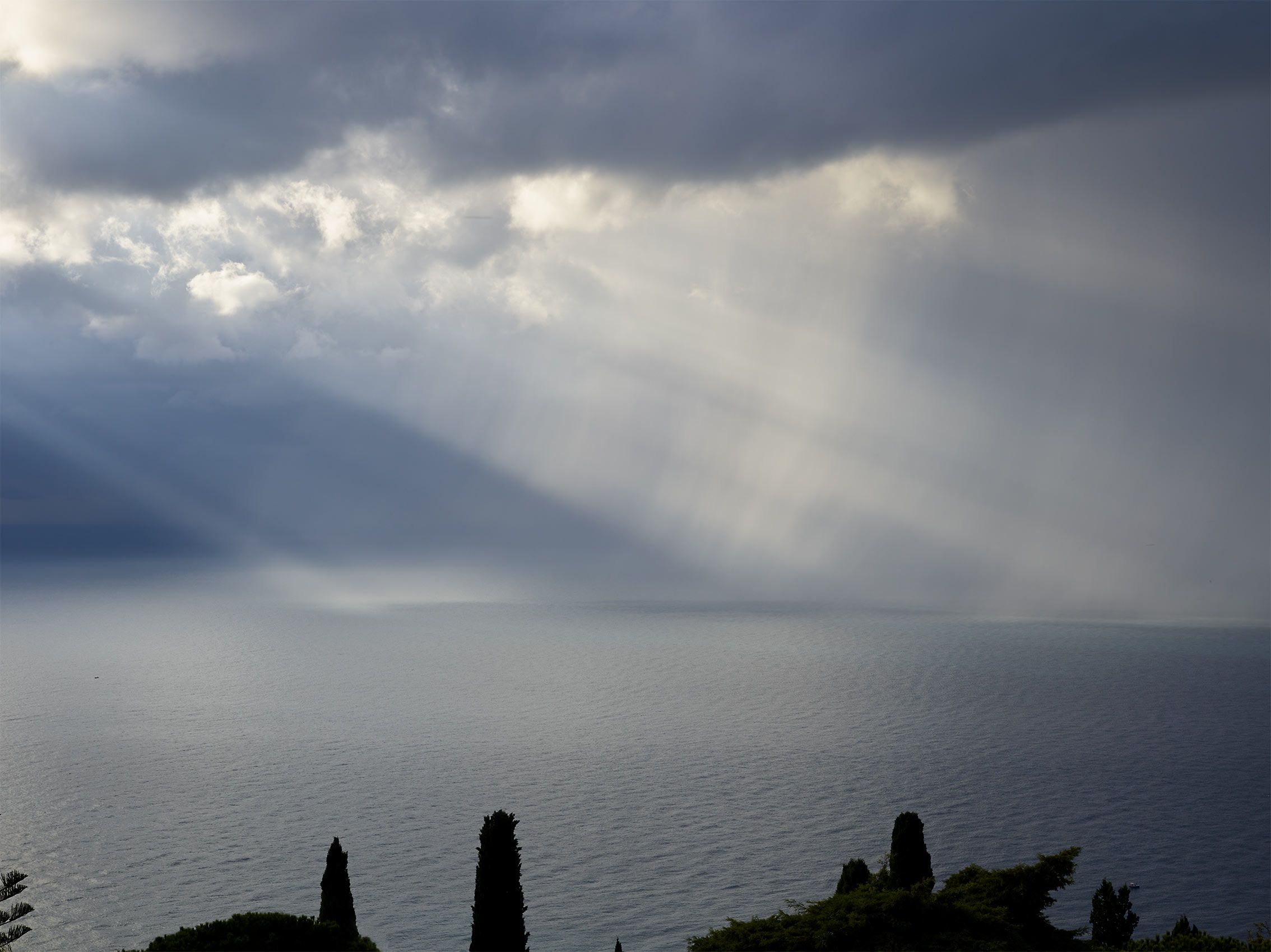 IONIAN SEA AT TAORMINA  .  SICILY